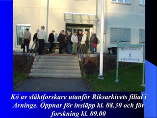 Kö av släktforskare utanför Riksarkivets filial i Arninge. Öppnar för insläpp kl. 08.30 och för forskning kl. 09.00 