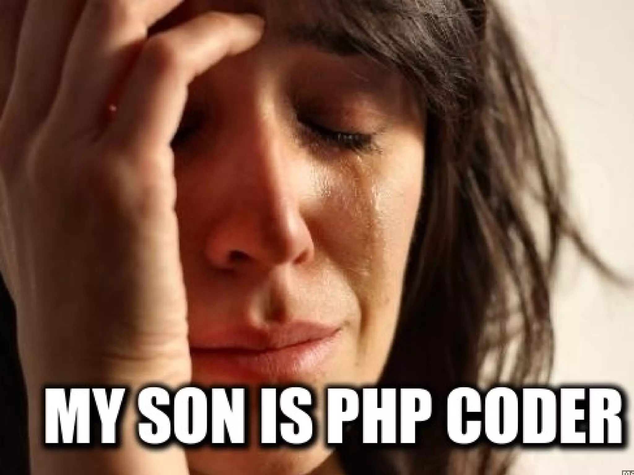 В реальности никто никого не ограничивает и не регламентирует.
Следствие: в шаблонах много бизнес-логики.
 