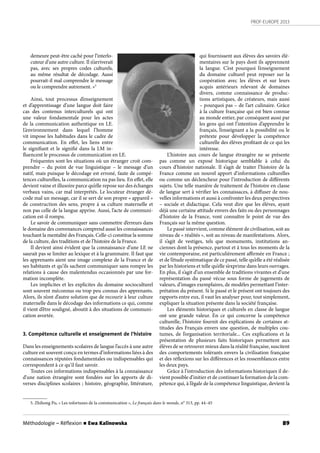 PROF-EUROPE 2013
89Méthodologie – Réﬂexion n Ewa Kalinowska
demeure peut-être caché pour l’interlo-
cuteur d’une autre culture. Il n’arriverait
pas, avec ses propres codes culturels,
au même résultat de décodage. Aussi
pourrait-il mal comprendre le message
ou le comprendre autrement. »5
Ainsi, tout processus d’enseignement
et d’apprentissage d’une langue doit faire
cas des contenus interculturels qui ont
une valeur fondamentale pour les actes
de la communication authentique en LE.
L’environnement dans lequel l’homme
vit impose les habitudes dans le cadre de
communication. En effet, les liens entre
le signifiant et le signifié dans la LM in-
fluencent le processus de communication en LE.
Fréquentes sont les situations où un étranger croit com-
prendre – du point de vue linguistique – le message d’un
natif, mais puisque le décodage est erroné, faute de compé-
tences culturelles, la communication na pas lieu. En effet, elle
devient vaine et illusoire parce qu’elle repose sur des échanges
verbaux vains, car mal interprétés. Le locuteur étranger dé-
code mal un message, car il se sert de son propre « appareil »
de construction des sens, propre à sa culture maternelle et
non pas celle de la langue apprise. Aussi, l’acte de communi-
cation est-il rompu.
Le savoir de communiquer sans commettre d’erreurs dans
le domaine des convenances comprend aussi les connaissances
touchant la mentalité des Français. Celle-ci constitue la somme
de la culture, des traditions et de l’histoire de la France.
Il devient ainsi évident que la connaissance d’une LE ne
saurait pas se limiter au lexique et à la grammaire. Il faut que
les apprenants aient une image complexe de la France et de
ses habitants et qu’ils sachent communiquer sans rompre les
relations à cause des malentendus occasionnés par une for-
mation incomplète.
Les implicites et les explicites du domaine socioculturel
sont souvent méconnus ou trop peu connus des apprenants.
Alors, ils n’ont d’autre solution que de recourir à leur culture
maternelle dans le décodage des informations ce qui, comme
il vient d’être souligné, aboutit à des situations de communi-
cation avortée.
3. Compétence culturelle et enseignement de l’histoire
Dans les enseignements scolaires de langue l’accès à une autre
culture est souvent conçu en termes d’informations liées à des
connaissances réputées fondamentales ou indispensables qui
correspondent à ce qu’il faut savoir.
Toutes ces informations indispensables à la connaissance
d’une nation étrangère sont fondées sur les apports de di-
verses disciplines scolaires ; histoire, géographie, littérature,
qui fournissent aux élèves des savoirs élé-
mentaires sur le pays dont ils apprennent
la langue. C’est pourquoi l’enseignement
du domaine culturel peut reposer sur la
coopération avec les élèves et sur leurs
acquis antérieurs relevant de domaines
divers, comme connaissance de produc-
tions artistiques, de créateurs, mais aussi
– pourquoi pas – de l’art culinaire. Grâce
à la culture française qui est bien connue
au monde entier, par conséquent aussi par
les gens qui ont l’intention d’apprendre le
français, l’enseignant a la possibilité ou le
prétexte pour développer la compétence
culturelle des élèves profitant de ce qui les
intéresse.
L’histoire aux cours de langue étrangère ne se présente
pas comme un exposé historique semblable à celui du
cours d’histoire nationale. Il s’agit de traiter l’histoire de la
France comme un nouvel apport d’informations culturelles
ou comme un déclencheur pour l’introduction de différents
sujets. Une telle manière de traitement de l’histoire en classe
de langue sert à vérifier les connaissaces, à diffuser de nou-
velles informations et aussi à confronter les deux perspectives
– sociale et didactique. Cela veut dire que les élèves, ayant
déjà une certaine attitude envers des faits ou des personnages
d’histoire de la France, vont connaître le point de vue des
Français sur la même question.
Le passé intervient, comme élément de civilisation, soit au
niveau de « réalités », soit au niveau de manifestations. Alors,
il s’agit de vestiges, tels que monuments, institutions an-
ciennes dont la présence, partout et à tous les moments de la
vie contemporaine, est particulièrement affirmée en France ;
et de l’étude systèmatique de ce passé, telle qu’elle a été réalisée
par les historiens et telle qu’elle s’exprime dans leurs ouvrages.
En plus, il s’agit d’un ensemble de traditions vivantes et d’une
représentation du passé vécue sous forme de jugements de
valeurs, d’images exemplaires, de modèles permettant l’inter-
prétation du présent. Si le passé et le présent ont toujours des
rapports entre eux, il vaut les analyser pour, tout simplement,
expliquer la situation présente dans la société française.
Les éléments historiques et culturels en classe de langue
ont une grande valeur. En ce qui concerne la compétence
culturelle, l’histoire fournit des explications de certaines at-
titudes des Français envers une question, de multiples cou-
tumes, de l’organisation territoriale... Ces explications et la
présentation de plusieurs faits historiques permettent aux
élèves de se retrouver mieux dans la réalité française, suscitent
des comportements tolérants envers la civilisation française
et des réflexions sur les différences et les ressemblances entre
les deux pays.
Grâce à l’introduction des informations historiques il de-
vient possible d’initier et de continuer la formation de la com-
pétence qui, à l’égale de la compétence linguistique, devient la
5. Zhihong Pu, « Les infortunes de la communication », Le français dans le monde, n° 313, pp. 44–45
 