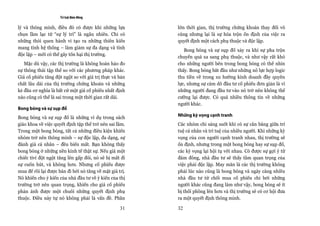 Trí tuệ đám đông

lý và thông minh, điều đó có được khi những lựa          lớn thời gian, thị trường chứng khoán thay đổi vô
chọn lầm lạc từ “sự lý trí” là ngẫu nhiên. Chỉ có        cùng nhưng lại là sự hòa trộn ổn định của việc ra
những thói quen hành vi tạo ra những thiên kiến          quyết định một cách phụ thuộc và độc lập.
mang tính hệ thống – làm giảm sự đa dạng và tính
                                                            Bong bóng và sự sụp đổ xảy ra khi sự pha trộn
độc lập – mới có thể gây tổn hại thị trường.
                                                         chuyển quá xa sang phụ thuộc, và như vậy rất khó
   Mặc dù vậy, các thị trường là không hoàn hảo đo       cho những người bên trong bong bóng có thể nhìn
sự thông thái tập thể so với các phương pháp khác.       thấy. Bong bóng bắt đầu như những nỗ lực hợp logic
Giá cổ phiếu tăng đột ngột so với giá trị thực và bản    thu tiền về trong xu hướng kinh doanh đầy quyền
chất lâu dài của thị trường chứng khoán và những         lực, nhưng sự cám dỗ đầu tư cổ phiếu đơn giản là vì
kẻ đầu cơ nghĩa là bất cứ một giá cổ phiếu nhất định     những người đang đầu tư vào nó trở nên không thể
nào cũng có thể là sai trong một thời gian rất dài.      cưỡng lại được. Có quá nhiều thông tin về những
                                                         người khác.
Bong bóng và sự sụp đổ
Bong bóng và sự sụp đổ là những ví dụ trong sách         Những kỳ vọng cạnh tranh
giáo khoa về việc quyết định tập thể trở nên sai lầm.    Các nhóm chỉ sáng suốt khi có sự cân bằng giữa trí
Trong một bong bóng, tất cả những điều kiện khiến        tuệ cá nhân và trí tuệ của nhiều người. Khi những kỳ
nhóm trở nên thông minh – sự độc lập, đa dạng, sự        vọng của con người cạnh tranh nhau, thị trường sẽ
đánh giá cá nhân – đều biến mất. Bạn không thấy          ổn định, nhưng trong một bong bóng hay sự sụp đổ,
bong bóng ở những nền kinh tế thật sự. Nếu giá một       các kỳ vọng lại hội tụ với nhau. Có được sự gợi ý từ
chiếc tivi đột ngột tăng lên gấp đôi, nó sẽ bị mất đi    đám đông, nhà đầu tư sẽ thấy tầm quan trọng của
sự cuốn hút, và không hơn. Nhưng cổ phiếu được           việc phải độc lập. May mắn là các thị trường không
mua để rồi lại được bán đi bởi nó tăng về mặt giá trị.   phải lúc nào cũng là bong bóng và ngày càng nhiều
Nó khiến cho ý kiến của nhà đầu tư về ý kiến của thị     nhà đầu tư từ chối mua cổ phiếu chỉ bởi những
trường trở nên quan trọng, khiến cho giá cổ phiếu        người khác cũng đang làm như vậy, bong bóng sẽ ít
phản ánh được một chuỗi những quyết định phụ             bị thổi phồng lên hơn và thị trường sẽ có cơ hội đưa
thuộc. Điều này tự nó không phải là vấn đề. Phần         ra một quyết định thông minh.

                                                   31    32
 