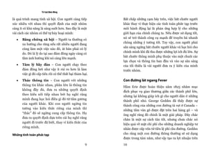 Trí tuệ đám đông

là quá trình mang tính xã hội. Con người càng tiếp        Bất chấp những cạm bẫy trên, việc bắt chước người
xúc nhiều với nhau thì quyết định của một nhóm            khác thay vì thực hiện các tính toán phức tạp trước
càng ít có khả năng là sáng suốt hơn. Sau đây là một      mỗi hành động lại là phản ứng hợp lý cho những
vài cách các nhóm có thể tự hủy hoại mình:                giới hạn của chính chúng ta. Nếu được sử dụng tốt,
                                                          nó sẽ trở thành công cụ mạnh để truyền bá nhanh
     Bằng chứng xã hội – Người ta thường có
                                                          chóng những ý tưởng tốt. Tuy vậy, con người phải
      xu hướng cho rằng nếu rất nhiều người đang
                                                          sẵn sàng ngừng bắt chước người khác và học hỏi cho
      cùng làm một việc nào đó, ắt hẳn phải có lý
                                                          chính mình khi đã thu được những lợi ích đủ lớn. Sự
      do. Đó là lý do tại sao đám đông ngày càng có
                                                          bắt chước thông minh phụ thuộc vào một chuỗi các
      tầm ảnh hưởng khi nó càng lớn mạnh.
                                                          lựa chọn và thông tin ban đầu và vào sự sẵn sàng
     Tâm lý bầy đàn – Con người chạy theo                của tối thiểu là vài người đưa ra ý kiến của mình
      đám đông bởi như vậy ít rủi ro hơn là làm           trước nhóm.
      việc gì đó cấp tiến rồi có thể thất bại thảm hại.
     Thác thông tin – Con người với những                Con đường lát ngang Fever
      thông tin khác nhau, phần lớn là thông tin
                                                          Hầm Erie được hoàn thiện năm 1825 nhằm mục
      không đầy đủ, đưa ra những quyết định
                                                          đích phục vụ giao thương giữa các thành phố lớn,
      theo kiểu nối tiếp nhau bởi họ nghĩ rằng
                                                          nhưng lại không giúp ích gì cho người dân ở những
      mình đang học hỏi điều gì đó từ tấm gương
                                                          thành phố nhỏ. George Geddes đã thấy được sự
      của người khác. Khi con người ngừng tin
                                                          thành công của những con đường tà vẹt ở Canada –
      tưởng vào kiến thức riêng của mình thì
                                                          những tấm ván gỗ được đặt trên hai hàng gỗ − và
      “thác” đó sẽ ngừng cung cấp thông tin. Họ
                                                          ông nghĩ rằng đó chính là một giải pháp. Đây chắc
      đưa ra quyết định dựa trên cái họ nghĩ rằng
                                                          chắn là một sự cách tân tốt, nhưng chưa chắc nó
      người đi trước đã biết, thay vì kiến thức của
                                                          hiệu quả về mặt chi phí cho những doanh nghiệp tư
      riêng mình.
                                                          nhân được cấp vốn từ tiền lệ phí cầu đường. Geddes
Những tính toán phức tạp                                  cho rằng một con đường thông thường sẽ sử dụng
                                                          được trong tám năm, như vậy tạo ra lợi nhuận trên
                                                     9    10
 