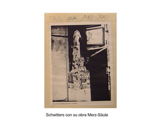 Schwitters con su obra Merz-Säule
 