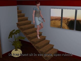 De trap komt uit in een grote, open ruimte. 