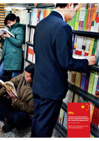 26. MARTS - 8. APRIL 2010 BERLINGSKE NYHEDSMAGA SIN

21

det punkt har Kina ændret sig. Alt
er mere transparent, mere åbent, og
der er vilje til dialog. Vi mødes jævnligt med myndighederne for at høre,
hvad der sker – og forstå, hvor der er
udvikling,” siger han.
Kontakt om toldregler: For nylig blev
toldreglerne eksempelvis reguleret.
Her spillede Mærsk med, fortæller
Jens Eskelund:
“En succeshistorie har været vores samarbejde med toldmyndigheder om de nye toldregler. Man laver regler, der svarer til USA’s, ud
fra sikkerhedshensyn; det vil sige,
at man indberetter manifester til

toldmyndighederne 24 timer før
ankomst ligesom i USA. Vi og andre
rederier har været i meget konstruktiv dialog om, hvordan det kan gøres
effektivt,” fortæller han.
En væsentlig brik i den kinesiske
vokseværksmaskine har været og er
fortsat at lytte til virksomhederne.
Vokseværket resulterer nemlig løbende i samfundsmæssige strækmærker og styret arbejder målrettet
for at dæmme op for de værste problemer. Eksempelvis kræver regeringens
såkaldte Go West-strategi, som drejer
sig om at udvikle det vestlige Kina, at
transport til og fra det vestlige Kina
skal være sikker og økonomisk.

“Vi har fokuseret meget på at slå
til lyd for at få forbedret transporten
på ﬂoderne, for det er vejen frem i
stedet for trucks. Nu sker der også
meget på jernbaneområdet. Tidligere – og i et vist omfang stadig –
har der været underkapacitet, og så
har man prioriteret ud fra følgende
liste: Energi, passagerer og fragt.
Det vil sige, at skal et kulkraftværk
bruge kul, så må passagererne vente. Og er der et kinesisk nytår, så
må containeren vente. Det er svært
at leve med, at man lige pludselig
ser 50.000 iPods bliver parkeret i
en container i Centralkina i tre
uger,” siger han.

 