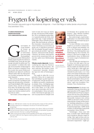 BERLINGSKE NYHEDSMAGA SIN 26. MARTS - 8. APRIL 2010

38

kina 2010

PROJEKT KINA: Bjarke Ingels leder arkitektgruppen Bjarke Ingels
Group (BIG). Flere kinesere er ansat på tegnestuen i København, og
virksomheden sender regelmæssigt medarbejdere til Kina.

AF SØREN SPRINGBORG
OG ANDERS ROSTGAARD
FOTO: SØREN BIDSTRUP OG BIG

ngelsk, tysk, dansk
og kinesisk er blandt
hverdagssprogene
i Bjarke Ingels’ tegnestue BIG på Nørrebro i København.
Også en helt almindelig mandag morgen, hvor en
del af tegnestuens 85 arkitekter ellers endnu ikke er mødt på arbejde.
Ikke fordi man møder sent på den
unge tegnestue, men fordi en stor
del af teamet aftenen forinden arbejdede til sent på natten for at nå en
hidsig deadline opstillet af en kinesisk bygherre på et afgørende kompleks i Kina.

E

De kinesiske projekter har nemlig i dag indtaget en central position hos den københavnske stjernearkitekt Bjarke Ingels, der for fem
år siden stiftede tegnestuen BIG. I
dag udgør projekter, konkurrencebud og byggeopgaver i Kina op til
en tredjedel af tegnestuens opgaveportefølje.
Det afspejler sig i personalesammensætningen: en tredjedel danskere og to tredjedele udlændinge – primært fra Asien og USA.
OL var vendepunktet: At Kina i dag
fylder så meget hos BIG, er faktisk
kommet bag på Bjarke Ingels, der for
to år siden kun havde et enkelt kinesisk projekt på blokken. Dengang
havde han mere eller mindre afskrevet det kinesiske marked.
“Da jeg gik selvstændig med BIG,
var Kina ikke et marked, der havde
min interesse. Dengang var Kina
mere et sted for de etablerede teg-

DANISH EXPO PAVILLON 2010: Den danske
pavillon på EXPO i Kina er tegnet af BIG.
Pavillonen skal vise danske evner inden
for bæredygtighed og er blandt andet
bygget, så man kan cykle igennem den
på danske bycykler. I midten af pavillonen bliver Den Lille Havfrue placeret.
Se også side 64-65.

nestuer – et marked, der i høj grad
efterspurgte utroligt store ensartede projekter. Den arkitektoniske
kvalitet stod på det tidspunkt ikke
højt på kinesernes agenda. Men det
var, som om der skete et skifte op
til olympiaden i 2008,” siger Bjarke
Ingels.
Han fremhæver bl.a. det olympiske stadion, The Bird’s Nest, som et
mesterværk.
”OL i Beijing så nogle af de mest
epokegørende arkitektoniske projekter siden OL i München i 1972. Og
siden da har modig og ambitiøs arkitektur nydt en fremtrædende placering i Kina, hvilket har vist sig at
være lige til højrebenet for os,” fortæller Bjarke Ingels, der tager imod
på tegnestuen på Nørrebro omgivet
af modeller af ﬁrmaets projekter.
Blandt andet en skyskraber i den
kinesiske millionby Schenzen, der
med 96.000 kvadratmeter er blandt
tegnestuens store satsninger.

 