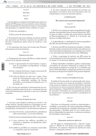 Documento descarregado pelo utilizador Adilson Varela (10.73.102.72) em 02-10-2013 09:40:00.
© Todos os direitos reservados. A cópia ou distribuição não autorizada é proibida.

1350 I SÉRIE — NO 52 «B. O.» DA REPÚBLICA DE CABO VERDE — 2 DE OUTUBRO DE 2013
Secção II
Das taxas
Artigo 20.º
Taxas

1. Os operadores económicos licenciados para operar no
âmbito do CIN pagam à Concessionária, como contrapartida da instalação, da utilização dos imóveis e da execução
das operações, as seguintes taxas conforme os casos:
a) Taxa de instalação; e
b) Taxa anual de funcionamento.
2. Os montantes das taxas referidas no número anterior
são aprovados por Portaria conjunta dos membros do
Governo responsáveis pelas áreas do comércio e das
ﬁnanças.
3. Os montantes das taxas são revistos por Portaria,
sob proposta da Concessionária.
Artigo 21.º
Pagamento das taxas

1 750000 005433

1. O pagamento das taxas referidas no artigo anterior
efectua-se do seguinte momento:
a) Com a apresentação do requerimento, é paga a
taxa de instalação correspondente à licença
de instalação;
b) Com a emissão da licença, é paga a taxa anual de
funcionamento para esse ano; e
c) No mês de Janeiro de cada ano, é paga a taxa
anual de funcionamento para esse ano, sob
pena de caducidade imediata da licença
concedida, e sem prejuízo do disposto no n.º 3
do artigo 12.º.
2. Se a licença de instalação e funcionamento for concedida no segundo semestre do ano, o montante da taxa
anual de funcionamento referente a esse ano é reduzido
a metade.
Artigo 22.º
Critérios de ﬁxação das taxas

1. As taxas a que aludem as alíneas a) e b) do nº 1 do
artigo anterior, quando respeitem a instalações em áreas geograﬁcamente delimitadas dos CII e CIC, têm em
consideração, em alternativa, um dos factores seguintes:

2. As taxas cobradas pela prestação de serviços aos
operadores económicos pela Concessionária têm em
consideração os custos de mercado vigentes.
CAPÍTULO III
Do centro internacional industrial
Artigo 23.º
Natureza do CII

1. O CII é um conjunto de áreas geograﬁcamente delimitadas, denominadas Zonas Francas Industriais “ZFI”,
às quais se aplica o regime das zonas francas estatuído
no Decreto-Legislativo n.º 4/2010, de 3 de Junho, que
aprovou o Código Aduaneiro.
2. A identiﬁcação e a deﬁnição dos limites geográﬁcos
das ZFI são determinadas pelo Governo.
3. As áreas das ZFI são ﬁsicamente isoladas e vedadas,
fazendo-se todo o movimento de entrada e de saída por um
acesso devidamente ﬁscalizado, nas condições que vierem
a ser aprovadas pela Direcção-Geral das Alfândegas.
4. Toda a construção de imóveis nas ZFI carece de
autorização prévia da Concessionária, conforme previsto
no artigo 14.º do presente diploma.
5. Ficam autorizadas a instalar-se, operar e a desenvolver
actividades de natureza industrial no âmbito do CII,
sem prejuízo do disposto no artigo 50.º, as entidades que
para o efeito obtenham a competente licença nos termos
previstos na Secção I do Capítulo II do presente diploma.
Artigo 24.º
Forma e elementos do pedido de licença

O pedido de licença pode ser apresentado pelo requerente em seu nome ou no nome de sociedade a constituir
ou de sucursal a registar, através do formulário contendo
os elementos em anexo ao presente diploma, que dele faz
parte integrante, e disponibilizado electronicamente pela
CI, devendo o formulário ser acompanhado de projecto
de arquitectura e memória descritiva e justiﬁcativa do
investimento.
Artigo 25.º
Decisão

a) A área de terreno, compreendendo a plataforma
infra-estruturada e a sua zona limítrofe;

Com base na informação contida no requerimento e,
recolhida, se necessário, de outros organismos públicos,
os pedidos de instalação das unidades industriais no CII
são apreciados e decididos pela CI, que avalia para o
efeito a idoneidade do requerente e o interesse económico
da actividade a desenvolver.

b) A área exclusiva da plataforma infra-estruturada;

Artigo 26.º

c) A área exclusiva dos edifícios, pavilhões ou
armazéns a implantar em plataforma infraestruturada; e

Disposições aduaneiras aplicáveis

d) Os edifícios, pavilhões ou armazéns construídos
e o respectivo custo de construção.
https://kiosk.incv.cv

Ao CII aplica-se subsidiariamente o Decreto -Legislativo n.º 4/2010, de 3 de Junho, que aprovou o Código
Aduaneiro, em especial o disposto em matéria de zonas
francas e entrepostos francos.
9FAC6B64-3AED-4CF5-94A7-16EA8B7E505A

 