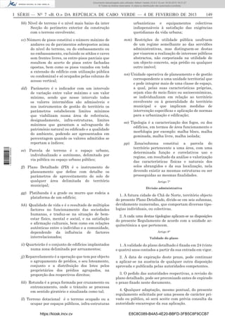 Documento descarregado pelo utilizador Adilson Varela (10.8.0.12) em 18-02-2013 16:21:27.
© Todos os direitos reservados. A cópia ou distribuição não autorizada é proibida.

I SÉRIE — NO 7 «B. O.» DA REPÚBLICA DE CABO VERDE — 4 DE FEVEREIRO DE 2013

149

bb) Nível de terreno é o nível mais baixo da inter
Secção do perímetro exterior da construção
com o terreno envolvente;

urbanísticas e equipamentos colectivos
indispensáveis à satisfação das exigências
quotidianas da vida urbana;

cc) Número de pisos constitui o número máximo de
andares ou de pavimentos sobrepostos acima
do nível do terreno, ou do embassamento ou
no embassamento, excluindo os sótãos e caves
sem frentes livres, os entre-pisos parciais que
resultem do acerto de pisos entre fachadas
opostas, bem como os pisos vazados em toda
a extensão do edifício com utilização pública
ou condominal e só ocupados pelas colunas de
acesso vertical;

mm) Restrições de utilidade pública usufruem
de um regime semelhante ao das servidões
administrativas, mas distinguem-se destas
por visarem a realização de interesse públicos
abstractos, não corporizada na utilidade de
um objecto concreto, seja prédio ou qualquer
outro imóvel;

1 655000 005433

dd)

Parâmetro é o indicador com um intervalo
de variação entre valor máximo e um valor
mínimo, sendo que nesse intervalo todos
os valores intermédios são admissíveis e
nos instrumentos de gestão do território os
parâmetros estabelecem limites mínimos
que viabilizam numa área de referência,
designadamente, infra-estruturas, limites
máximos que garantam a salvaguarda do
património natural ou ediﬁcado e a qualidade
do ambiente, podendo ser apresentados em
percentagem quando os valores admitidos se
reportam a índices;

ee) Parcela de terreno é o espaço urbano,
individualizado e autónomo, delimitado por
via pública ou espaço urbano público;
ff) Plano Detalhado (PD) é o instrumento de
planeamento que deﬁne com detalhe os
parâmetros de aproveitamento do solo de
qualquer área delimitada do território
municipal;
gg) Platibanda é a grade ou murro que rodeia a
plataforma de um edifício;
hh) Qualidade de vida e é o resultado de múltiplos
factores no funcionamento das sociedades
humanas, e traduz-se na situação de bemestar físico, mental e social, e na satisfação
e aﬁrmação culturais, bem como em relações
autênticas entre o indivíduo e a comunidade,
dependendo da inﬂuência de factores
interrelacionados;

nn) Unidade operativa de planeamento e de gestão
correspondente a uma unidade territorial que
e pode integrar mais de uma classe de espaço,
a qual, pelas suas características próprias,
sejam elas do meio físico ou socioeconómicas,
se individualizam em relação ao território
envolvente ou à generalidade do território
municipal e que implicam medidas de
intervenção especíﬁcas e aplicação de normas
para a urbanização e ediﬁcação;
oo) Tipologia é a caracterização dos fogos, ou dos
edifícios, em termos de área funcionamento e
morfologia por exemplo: malha bloco, malha
geminada, malha livre, malha isolada;
pp)

Zona/subzona constitui a parcela do
território pertencente a uma área, com uma
determinada função e correlativos uso e
regime, em resultado da análise e valorização
das características físicas e naturais dos
solos abrangidos e da sua localização, nela
devendo existir as mesmas estruturas ou ser
prosseguidas as mesmas ﬁnalidades.
Artigo 7°
Divisão administrativa

1. A futura cidade de Chã de Norte, território objecto
do presente Plano Detalhado, divide-se em seis subzonas,
devidamente numeradas, que comportam diversas tipologias individuais, ou colectivas.
2. A cada uma destas tipologias aplicam-se as disposições
do presente Regulamento de acordo com a unidade arquitectónica a que pertencem.
Artigo 8°
Validade do plano

ii) Quarteirão é o conjunto de edifícios implantados
numa zona delimitada por arruamentos;

1. A validade do plano detalhado é ﬁxada em 24 (vinte
e quatro) anos contados a partir da sua entrada em vigor.

jj) Reparcelamento é a operação que tem por objecto
o agrupamento de prédios, o seu loteamento,
conjunto e a distribuição dos lotes pelos
proprietários dos prédios agrupados, na
proporção dos respectivos direitos;

2. À data de expiração deste prazo, pode continuar
a aplicar-se na ausência de qualquer outra disposição
aprovada e publicada pelas autoridades competentes.

kk) Rotunda é a praça formada por cruzamento ou
entroncamento, onde o trânsito se processa
em sentido giratório e sinalizada como tal;
ll) Terreno dotacional é o terreno ocupado ou a
ocupar por espaços públicos, infra-estruturas
https://kiosk.incv.cv

3. O pedido das autoridades respectivas, a revisão do
plano detalhado, pode ser preconizado antes de expirado
o prazo ﬁxado neste documento.
4. Qualquer adaptação, mesmo pontual, do presente
regulamento solicitada por uma pessoa de carácter privado ou público, só será aceite com prévia consulta da
autoridade encarregue da sua aplicação.
E8C8C089-B4A5-4E20-BBFD-3FB5C8F9CCB7

 