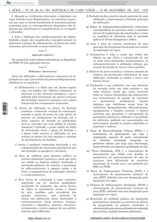 I SÉRIE — NO
69 «B. O.» DA REPÚBLICA DE CABO VERDE — 19 DE DEZEMBRO DE 2012 1439
3. Quando se veriﬁcarem alterações à legislação em
vigor referida neste Regulamento, as remissões expres-
sas que aqui se fazem consideram-se automaticamente
remetidas para as correspondentes disposições dos di-
plomas que substituem ou complementam os revogados
e alterados.
4. Para a deﬁnição dos condicionamentos da ediﬁca-
bilidade sempre são considerados cumulativamente os
referentes à planta de ordenamento e à planta de condi-
cionantes, prevalecendo os mais restritivos.
Artigo 5º
Aplicação supletiva
Na ausência de outros planos urbanísticos, as disposições
do PDM TS têm aplicação directa.
Artigo 6º
Deﬁnições e abreviaturas
Além das deﬁnições e abreviaturas constantes da le-
gislação em vigor, para efeitos do presente Regulamento,
adoptam-se as seguintes:
a) Alinhamento é a linha que em planta separa
uma via pública dos edifícios existentes ou
previstos ou dos terrenos contíguos, e que é
deﬁnida pela intersecção dos planos verticais
das fachadas, muros ou vedações, com o plano
horizontal dos arruamentos existentes;
b) Altura da ediﬁcação ou altura da fachada
constitui a dimensão vertical da construção,
contada a partir do ponto de cota média do
terreno, no alinhamento da fachada, até à
linha superior do beirado ou platibanda,
deve-se entender por cota média do terreno
marginal à fachada, o ponto médio da linha
de intersecção entre o plano da fachada e
o plano onde assenta a ediﬁcação ou que
contém os pontos de cota máxima e mínima
de assentamento da fachada;
c) Anexo é qualquer construção destinada a uso
complementar da construção principal de que
são exemplos as garagens e arrumos;
d) Área de cedência para domínio público ou
terreno dotacional constitui a área que deve
ser cedida ao domínio público, destinada a
circulação pedonal e de veículos, à instalação
de infra-estruturas, a espaços verdes e de
lazer, a equipamentos de utilização colectiva
e a estacionamento;
e) Área bruta de construção é valor numérico
exprimido em m² (metros quadrados),
resultante do somatório das áreas brutas
de todos os pavimentos acima e abaixo
do solo, medidas pelo extradorso das
paredes exteriores, com exclusão de
sótãos não habitáveis, áreas destinadas a
estacionamentos, áreas técnicas, terraços,
varandas e alpendres, galerias exteriores,
arruamentos e outros espaços de uso público
cobertos pela ediﬁcação;
f) Fachada tardoz constitui alçado posterior de uma
ediﬁcação, relativamente à fachada principal
da ediﬁcação;
g) Índice de implantação/multiplicador urbanístico
correspondente ao quociente entre o somatório
da área de implantação das construções e a área
ou superfície de referência onde se pretende
aplicar de forma homogénea o índice;
h) Lote é área de terreno resultante de uma
operação de loteamento licenciada nos termos
da legislação em vigor;
i) Loteamento é toda a acção que tenha por
objecto ou por efeito a constituição de um
ou mais lotes destinados imediatamente ou
subsequentemente à ediﬁcação urbana, que
resulte da divisão de um ou vários prédios;
j) Número de pisos constitui o número máximo de
andares ou pavimentos sobrepostos de uma
ediﬁcação, excluindo os sótãos e caves sem
frentes livres;
k) Parâmetro é um indicador com um intervalo
de variação entre um valor máximo e um
valor mínimo, sendo que nesse intervalo
todos os valores intermédios são admissíveis,
nos instrumentos de gestão do território
os parâmetros estabelecem limites
mínimos que viabilizam numa área de
referência, designadamente, infra-estruturas,
equipamentos e funções centrais, e limites
máximos que garantam a salvaguarda do
património natural ou ediﬁcado e a qualidade
do ambiente, podendo ser apresentados em
percentagem quando os valores admitidos se
reportam a índices;
l) Plano de Desenvolvimento Urbano (PDU) é o
instrumento de planeamento que rege a
organização espacial de parte determinada
do território municipal, integrada no
perímetro urbano, que exija uma intervenção,
desenvolvendo, em especial a qualiﬁcação do solo;
m) Plano Detalhado (PD) é o instrumento de
planeamento que deﬁne com detalhe os
parâmetros de aproveitamento do solo de
qualquer área delimitada do território
municipal, de acordo com o uso deﬁnido por
PDU ou PDM;
n) Plano de Ordenamento Turístico (POT) é o
instrumento de planeamento turístico de
uma ZDTI, deﬁnido com esta designação pela
legislação em vigor;
o) Projecto de Ordenamento Detalhado (POD) é
oinstrumento de planeamento turístico de
uma ZDTI, deﬁnido com esta designação pela
legislação em vigor;
p) Restrições de utilidade pública são limitações
permanentes impostas ao exercício do direito
de propriedade ou poderes conferidos à
administraçãoparaseremutilizadosnarealização
dos seus ﬁns, visando interesses abstractos;
https://kiosk.incv.cv 936A8AFA-A5D1-4C4D-A3B0-EC354325529B
Documento descarregado pelo utilizador Adilson (10.8.0.12) em 28-12-2012 10:38:35.
© Todos os direitos reservados. A cópia ou distribuição não autorizada é proibida.
1627000002089
 