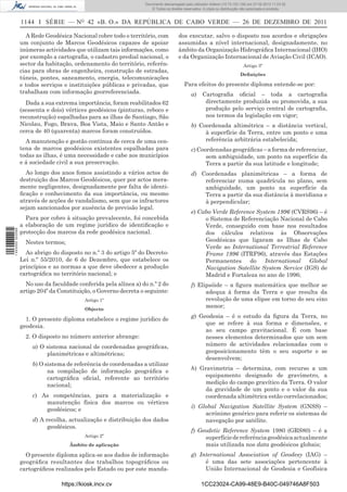 Documento descarregado pelo utilizador Adilson (10.73.103.139) em 27-02-2012 11:03:32.
                                                                     © Todos os direitos reservados. A cópia ou distribuição não autorizada é proibida.


                  1144 I SÉRIE — NO 42 «B. O.» DA REPÚBLICA DE CABO VERDE — 26 DE DEZEMBRO DE 2011

                    A Rede Geodésica Nacional cobre todo o território, com            dos executar, salvo o disposto nos acordos e obrigações
                  um conjunto de Marcos Geodésicos capazes de apoiar                  assumidas a nível internacional, designadamente, no
                  inúmeras actividades que utilizam tais informações, como            âmbito da Organização Hidrográﬁca Internacional (IHO)
                  por exemplo a cartograﬁa, o cadastro predial nacional, o            e da Organização Internacional de Aviação Civil (ICAO).
                  sector da habitação, ordenamento do território, referên-                                                   Artigo 3º
                  cias para obras de engenheira, construção de estradas,
                                                                                                                           Deﬁnições
                  túneis, pontes, saneamento, energia, telecomunicações
                  e todos serviços e instituições públicas e privadas, que               Para efeitos do presente diploma entende-se por:
                  trabalham com informação georreferenciada.                                 a)     Cartograﬁa oﬁcial – toda a cartograﬁa
                    Dada a sua extrema importância, foram reabilitados 62                            directamente produzida ou promovida, a sua
                  (sessenta e dois) vértices geodésicos (pinturas, reboco e                          produção pelo serviço central de cartograﬁa,
                  reconstrução) espalhadas para as ilhas de Santiago, São                            nos termos da legislação em vigor;
                  Nicolau, Fogo, Brava, Boa Vista, Maio e Santo Antão e                      b) Coordenada altimétrica – a distância vertical,
                  cerca de 40 (quarenta) marcos foram construídos.                                à superfície da Terra, entre um ponto e uma
                    A manutenção e gestão contínua de cerca de uma cen-                           referência arbitrária estabelecida;
                  tena de marcos geodésicos existentes espalhadas para                       c) Coordenadas geográﬁcas – a forma de referenciar,
                  todas as ilhas, é uma necessidade e cabe aos municípios                          sem ambiguidade, um ponto na superfície da
                  e á sociedade civil a sua preservação.                                           Terra a partir da sua latitude e longitude;
                    Ao longo dos anos fomos assistindo a vários actos de                     d) Coordenadas planimétricas – a forma de
                  destruição dos Marcos Geodésicos, quer por actos mera-                         referenciar numa quadrícula no plano, sem
                  mente negligentes, designadamente por falta de identi-                         ambiguidade, um ponto na superfície da
                  ﬁcação e conhecimento da sua importância, ou mesmo                             Terra a partir da sua distância à meridiana e
                  através de acções de vandalismo, sem que os infractores                        à perpendicular;
                  sejam sancionados por ausência de previsão legal.
                                                                                             e) Cabo Verde Reference System 1996 (CVRS96) – é
                    Para por cobro à situação prevalecente, foi concebida                         o Sistema de Referenciação Nacional de Cabo
                  a elaboração de um regime jurídico de identiﬁcação e                            Verde, conseguido com base nos resultados
1 443000 002089




                  protecção dos marcos da rede geodésica nacional.                                dos cálculos relativos às Observações
                    Nestes termos;                                                                Geodésicas que ligaram as Ilhas de Cabo
                                                                                                  Verde ao International Terrestrial Reference
                    Ao abrigo do disposto no n.º 3 do artigo 5º do Decreto-                       Frame 1996 (ITRF96), através das Estações
                  Lei n.º 55/2010, de 6 de Dezembro, que estabelece os                            Permanentes do International Global
                  princípios e as normas a que deve obedecer a produção                           Navigation Satellite System Service (IGS) de
                  cartográﬁca no território nacional; e                                           Madrid e Fortaleza no ano de 1996;
                    No uso da faculdade conferida pela alínea a) do n.º 2 do                 f) Elipsóide – a ﬁgura matemática que melhor se
                  artigo 204º da Constituição, o Governo decreta o seguinte:                       adequa à forma da Terra e que resulta da
                                           Artigo 1º                                               revolução de uma elipse em torno do seu eixo
                                           Objecto
                                                                                                   menor;
                                                                                             g) Geodesia – é o estudo da ﬁgura da Terra, no
                    1. O presente diploma estabelece o regime jurídico de
                                                                                                  que se refere à sua forma e dimensões, e
                  geodesia.
                                                                                                  ao seu campo gravitacional. É com base
                    2. O disposto no número anterior abrange:                                     nesses elementos determinados que um sem
                      a) O sistema nacional de coordenadas geográﬁcas,                            número de actividades relacionadas com o
                           planimétricas e altimétricas;                                          geoposicionamento têm o seu suporte e se
                                                                                                  desenvolvem;
                      b) O sistema de referência de coordenadas a utilizar
                            na compilação de informação geográﬁca e                          h) Gravimetria – determina, com recurso a um
                            cartográﬁca oﬁcial, referente ao território                           equipamento designado de gravímetro, a
                            nacional;                                                             medição do campo gravítico da Terra. O valor
                                                                                                  da gravidade de um ponto e o valor da sua
                      c) As competências, para a materialização e                                 coordenada altimétrica estão correlacionados;
                          manutenção física dos marcos ou vértices
                                                                                             i) Global Navigation Satellite System (GNSS) –
                          geodésicos; e
                                                                                                  acrónimo genérico para referir os sistemas de
                      d) A recolha, actualização e distribuição dos dados                         navegação por satélite.
                            geodésicos.
                                                                                             f) Geodetic Reference System 1980 (GRS80) – é a
                                           Artigo 2º                                              superfície de referência geodésica actualmente
                                     Âmbito de aplicação                                          mais utilizada nos data geodésicos globais;
                    O presente diploma aplica-se aos dados de informação                     g) International Association of Geodesy (IAG) –
                  geográﬁca resultantes dos trabalhos topográﬁcos ou                              é uma das sete associações pertencente à
                  cartográﬁcos realizados pelo Estado ou por este manda-                          União Internacional de Geodesia e Geofísica

                                  https://kiosk.incv.cv                                             1CC23024-CA99-48E9-B40C-049746A8F503
 