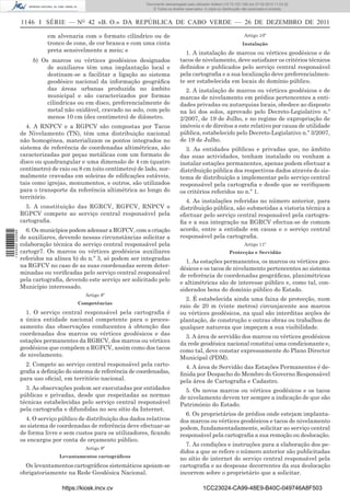 Documento descarregado pelo utilizador Adilson (10.73.103.139) em 27-02-2012 11:03:32.
                                                                      © Todos os direitos reservados. A cópia ou distribuição não autorizada é proibida.


                  1146 I SÉRIE — NO 42 «B. O.» DA REPÚBLICA DE CABO VERDE — 26 DE DEZEMBRO DE 2011

                            em alvenaria com o formato cilíndrico ou de                                                      Artigo 10º
                            tronco de cone, de cor branca e com uma cinta                                                   Instalação
                            preta sensivelmente a meio; e                                1. A instalação de marcos ou vértices geodésicos e de
                       b) Os marcos ou vértices geodésicos designados                  tacos de nivelamento, deve satisfazer os critérios técnicos
                            de auxiliares têm uma implantação local e                  deﬁnidos e publicados pelo serviço central responsável
                            destinam-se a facilitar a ligação ao sistema               pela cartograﬁa e a sua localização deve preferencialmen-
                            geodésico nacional da informação geográﬁca                 te ser estabelecida em locais do domínio público.
                            das áreas urbanas produzida no âmbito                        2. A instalação de marcos ou vértices geodésicos e de
                            municipal e são caracterizados por formas                  marcas de nivelamento em prédios pertencentes a enti-
                            cilíndricas ou em disco, preferencialmente de              dades privadas ou autarquias locais, obedece ao disposto
                            metal não oxidável, cravado no solo, com pelo              na lei dos solos, aprovado pelo Decreto-Legislativo n.º
                            menos 10 cm (dez centímetro) de diâmetro.                  2/2007, de 19 de Julho, e no regime de expropriação de
                    4. A RNPCV e a RGPCV são compostas por Tacos                       imóveis e de direitos a este relativo por causa de utilidade
                  de Nivelamento (TN), têm uma distribuição nacional                   pública, estabelecido pelo Decreto-Legislativo n.º 3/2007,
                  não homogénea, materializam os pontos integrados no                  de 19 de Julho.
                  sistema de referência de coordenadas altimétricas, são                 3. As entidades públicas e privadas que, no âmbito
                  caracterizadas por peças metálicas com um formato de                 das suas actividades, tenham instalado ou venham a
                  disco ou quadrangular e uma dimensão de 4 cm (quatro                 instalar estações permanentes, apenas podem efectuar a
                  centímetro) de raio ou 8 cm (oito centímetro) de lado, nor-          distribuição pública dos respectivos dados através do sis-
                  malmente cravadas em soleiras de ediﬁcações estáveis,                tema de distribuição a implementar pelo serviço central
                  tais como igrejas, monumentos, e outros, são utilizados              responsável pela cartograﬁa e desde que se veriﬁquem
                  para o transporte da referência altimétrica ao longo do              os critérios referidos no n.º 1.
                  território.
                                                                                         4. As instalações referidas no número anterior, para
                    5. A constituição das RGRCV, RGFCV, RNPCV e                        distribuição pública, são submetidas a vistoria técnica a
                  RGPCV compete ao serviço central responsável pela                    efectuar pelo serviço central responsável pela cartogra-
                  cartograﬁa.                                                          ﬁa e a sua integração na RGRCV efectua-se de comum
                    6. Os municípios podem adensar a RGFCV, com a criação              acordo, entre a entidade em causa e o serviço central
1 443000 002089




                  de auxiliares, devendo nessas circunstâncias solicitar a             responsável pela cartograﬁa.
                  colaboração técnica do serviço central responsável pela                                                    Artigo 11º
                  cartogr7. Os marcos ou vértices geodésicos auxiliares                                             Protecção e Servidão
                  referidos na alínea b) do n.º 3, só podem ser integradas               1. As estações permanentes, os marcos ou vértices geo-
                  na RGFCV no caso de as suas coordenadas serem deter-                 désicos e os tacos de nivelamento pertencentes ao sistema
                  minadas ou veriﬁcadas pelo serviço central responsável               de referência de coordenadas geográﬁcas, planimétricas
                  pela cartograﬁa, devendo este serviço ser solicitado pelo            e altimétricas são de interesse público e, como tal, con-
                  Município interessado.                                               siderados bens do domínio público do Estado.
                                           Artigo 8º
                                                                                         2. É estabelecida ainda uma faixa de protecção, num
                                        Competências
                                                                                       raio de 20 m (vinte metros) circunjacente aos marcos
                    1. O serviço central responsável pela cartograﬁa é                 ou vértices geodésicos, na qual são interditas acções de
                  a única entidade nacional competente para o proces-                  plantação, de construção e outras obras ou trabalhos de
                  samento das observações conducentes à obtenção das                   qualquer natureza que impeçam a sua visibilidade.
                  coordenadas dos marcos ou vértices geodésicos e das                    3. A área de servidão dos marcos ou vértices geodésicos
                  estações permanentes da RGRCV, dos marcos ou vértices                da rede geodésica nacional constitui uma condicionante e,
                  geodésicos que compõem a RGFCV, assim como dos tacos                 como tal, deve constar expressamente do Plano Director
                  de nivelamento.                                                      Municipal (PDM).
                    2. Compete ao serviço central responsável pela carto-                4. A área de Servidão das Estações Permanentes é de-
                  graﬁa a deﬁnição do sistema de referência de coordenadas,            ﬁnida por Despacho do Membro do Governo Responsável
                  para uso oﬁcial, em território nacional.                             pela área de Cartograﬁa e Cadastro.
                    3. As observações podem ser executadas por entidades                 5. Os novos marcos ou vértices geodésicos e os tacos
                  públicas e privadas, desde que respeitadas as normas                 de nivelamento devem ter sempre a indicação de que são
                  técnicas estabelecidas pelo serviço central responsável              Património do Estado.
                  pela cartograﬁa e difundidas no seu sítio da Internet.
                                                                                         6. Os proprietários de prédios onde estejam implanta-
                    4. O serviço público de distribuição dos dados relativos           dos marcos ou vértices geodésicos e tacos de nivelamento
                  ao sistema de coordenadas de referência deve efectuar-se             podem, fundamentadamente, solicitar ao serviço central
                  de forma livre e sem custos para os utilizadores, ﬁcando             responsável pela cartograﬁa a sua remoção ou deslocação.
                  os encargos por conta de orçamento público.
                                                                                         7. As condições e instruções para a elaboração dos pe-
                                           Artigo 9º
                                                                                       didos a que se refere o número anterior são publicitadas
                                 Levantamentos cartográﬁcos
                                                                                       no sítio de internet do serviço central responsável pela
                    Os levantamentos cartográﬁcos sistemáticos apoiam-se               cartograﬁa e as despesas decorrentes da sua deslocação
                  obrigatoriamente na Rede Geodésica Nacional.                         incorrem sobre o proprietário que a solicitar.

                                  https://kiosk.incv.cv                                              1CC23024-CA99-48E9-B40C-049746A8F503
 