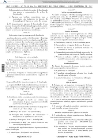 1462 I SÉRIE — NO
70 «B. O.» DA REPÚBLICA DE CABO VERDE — 20 DE DEZEMBRO DE 2012
b) Comandantes e oﬁciais de navios de ﬁscalização
das pescas e comandantes de aviões de
ﬁscalização;
c) Agentes que tenham competência para a
constatação das infracções no âmbito da
legislação geral vigente no sector das pescas.
2. Os inspectores ou agentes de ﬁscalização devem
possuir documentos de identiﬁcação apropriados, emiti-
dos pelas entidades competentes, e devem apresentar-se
sempre no início das operações de ﬁscalização.
Artigo 22.º
Poderes dos Inspectores ou agentes de ﬁscalização
Aos inspectores ou agentes referidos no n.º 1 do artigo
anterior são atribuídos, nos termos legais, os poderes ne-
cessários ao exercício das suas funções, competindo-lhes,
designadamente, adoptar as providências adequadas
destinadas a evitar o desaparecimento dos vestígios das
infracções que tenham constatado, ou que se frustrem
as possibilidades de aplicação, após decisão ﬁnal, das
sanções previstas neste diploma.
Artigo 23.º
Articulação com outras entidades
1. Todos os inspectores ou agentes com competência
para ﬁscalizar o cumprimento do disposto no presente
diploma podem, no exercício dessas funções e sempre
que tal se revele necessário, socorrer-se do auxílio das
forças policiais ou de quaisquer outras entidades admi-
nistrativas.
2. Constitui obrigação de todas as entidades públicas
e privadas colaborar com os inspectores e agentes de
ﬁscalização.
Artigo 24.º
Responsabilidade dos inspectores e agentes de ﬁscalização
A responsabilidade civil, penal e disciplinar dos inspec-
tores ou agentes de ﬁscalização, por actos praticados no
exercício das suas funções, rege-se pela lei geral.
Artigo 25.º
Contra-ordenações
1. Constituem contra-ordenações, puníveis com coima, a:
a) Não colocação do EMC por satélite nas
embarcações de pesca no prazo estabelecido
nos termos do artigo 33.º;
b) Não transmissão de dados nos termos do artigo 14.º e
dos n.ºs 1, 2 e 3 do artigo 17.º;
c) Alteração dos dados a ser transmitidos;
d) Violação das condições de transmissão e
frequências de transmissão dos dados;
e) Violação do disposto no n.º 4 do artigo 18.º;
f) Desconexão do EMC por satélite instalado nas
embarcações registadas.
2. A violação dos regulamentos deste diploma constitui
contra-ordenação.
3. A tentativa e a negligência são punidas.
Artigo 26.º
Punição das contra-ordenações
As contra-ordenações referidas no artigo anterior são
punidas com coima de 150.000$00 (cento e cinquenta
mil escudos) a 300.000$00 (trezentos mil escudos), ou
de 250.000$00 (duzentos e cinquenta mil escudos) a
2.000.000$00 (dois milhões de escudos), consoante o in-
fractor seja pessoa singular, ou colectiva ou equiparada,
respectivamente.
Artigo 27.º
Sanções Acessórias
Conjuntamente com as coimas previstas no artigo
anterior, ou em regulamentos deste diploma, podem
ser aplicadas aos responsáveis por quaisquer contra-
ordenações as seguintes sanções acessórias:
a) Proibição do exercício da actividade de pesca;
b) Suspensão ou revogação da licença de pesca;
c) Privação de acesso a qualquer subsídio ou
incentivo do Estado;
d) Suspensão do patrocínio do Estado a operações de
pesca em águas marítimas de Estados terceiros;
e) Privação de participar em feiras organizadas pelo
ministério responsável pela área das pescas.
Artigo 28.º
Graduação da coima
Na ﬁxação do montante da coima, atende-se, entre
outras, as seguintes circunstâncias:
a) A gravidade da infracção;
b) O benefício estimado que o infractor tiver tirado
da prática da infracção;
c) O caracter ocasional ou reiterado da infracção.
Artigo 29.º
Auto de notícia
1. Sempre que um inspector ou um agente de ﬁsca-
lização presenciar qualquer contra-ordenação prevista
neste diploma ou no seu regulamento, levanta ou manda
levantar auto de notícia, no qual menciona designada-
mente, os factos precisos que constituem a infracção,
as circunstâncias relevantes em que foi praticada, a
identiﬁcação do infractor e de eventuais testemunhas.
2. O auto de notícia deve ser assinado por quem o le-
vantou ou manda levantar, e pelas testemunhas quando
for possível.
3. O autor da infracção é convidado a assinar o auto,
e pode formular as suas observações.
Artigo 30.º
Entidade competente para aplicação de sanções
1. A aplicação das coimas previstas neste diploma e
nos seus regulamentos cabe:
a)AoDirector-GeraldasPescasporcontra-ordenações
puníveis com coima até 1.000.000$00 (um
milhão de escudos);
b) Ao membro do Governo responsável pelo sector
das pescas por contra-ordenações puníveis
com coima superior a 1.000.000$00 (um
milhão de escudos).
https://kiosk.incv.cv 4260133B-01C1-4D8C-BDB3-4DA317D8376A
Documento descarregado pelo utilizador Adilson (10.8.0.12) em 28-12-2012 10:40:59.
© Todos os direitos reservados. A cópia ou distribuição não autorizada é proibida.
1632000002089
 