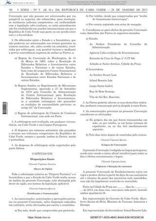 94 I SÉRIE — NO
5 «B. O.» DA REPÚBLICA DE CABO VERDE — 28 DE JANEIRO DE 2013
Convenção que não possam ser solucionados por via
amigável ou negocial, são submetidos, para resolução,
às instâncias judiciais competentes, em conformidade
com a legislação cabo-verdiana, se outro procedimento
não for estabelecido em acordos internacionais em que a
República de Cabo Verde seja parte ou em acordo entre
este e a Investidora.
2. Os diferendos entre o Estado e a Investidora, que
não puderem ser solucionados nos termos previstos no
número anterior, são, salvo acordo em contrário, resol-
vidos por arbitragem, com possível recurso e mediante
a prévia concordância expressa de ambas as Partes, a:
a) Regras da Convenção de Washington, de 15
de Março de 1965, sobre a Resolução de
Diferendos Relativos a Investimentos entre
Estados e Nacionais e de outros Estados,
bem como do respectivo Centro Internacional
de Resolução de Diferendos Relativos a
Investimentos entre Estados Nacionais e de
outros Estados;
b) Regras ﬁxadas no Regulamento do Mecanismo
Suplementar, aprovado a 27 de Setembro
de 1978 pelo Conselho de Administração
do Centro Internacional para Resolução
de Diferendos Relativos a Investimentos,
se a entidade estrangeira não preencher
as condições de nacionalidade previstas no
artigo 25.º da Convenção;
c) Regras de arbitragem da Câmara de Comércio
Internacional, com sede em Paris.
3. A arbitragem será realizada, em qualquer circuns-
tância, em Cabo Verde e em Língua Portuguesa.
4. O disposto nos números anteriores não prejudica
o recurso aos tribunais competentes da República de
Cabo Verde, sempre e quando, ambas as Partes, assim
o pretendam.
5. As despesas de arbitragem serão suportadas pela
parte faltosa
CAPÍTULO VIII
Disposições ﬁnais
Cláusula Vigésima Terceira
(Dever do Sigilo)
Toda a informação relativa ao “Projecto Turístico” e à
Investidora a que o Estado de Cabo Verde tenha acesso
no âmbito da presente Convenção, está abrangida pelo
dever de sigilo, nos termos da legislação aplicável.
Cláusula Vigésima Quarta
(Notiﬁcação e Comunicação)
1. As comunicações, autorizações e aprovações previs-
tas na presente Convenção, salvo disposição especíﬁca
em contrário, serão efectuadas por escrito e remetidas:
a) Em mão, desde que comprovadas por protocolo;
b) Por telefax, desde que comprovadas por “recibo
de transmissão ininterrupta”;
c) Por correio registado com aviso de recepção.
2. Consideram-se para efeitos da presente Convenção
como domicílios das Partes as seguintes moradas:
a) Estado:
Ao Senhor Presidente do Conselho de
Administração
Agência Cabo-verdiana de Investimentos
Rotunda da Cruz do Papa nº 5 CP 89c
Achada se Santo António, Cidade da Praia
b) Investidora:
Ao Senhor Stuart Law
Island Resorts Lda
Largo Santa Isabel,
Rua do Bom Sossego,
Vila de Sal Rei, Boavista
3. As Partes poderão alterar os seus domicílios indica-
dos, mediante comunicação prévia dirigida à outra Parte.
4. As comunicações previstas na presente Convenção
consideram-se efectuadas:
a) No próprio dia em que forem transmitidas em
mão, ou por telefax, se em horas normais de
expediente, ou no dia útil imediatamente
seguinte;
b) Três dias úteis depois de remetidas pelo correio.
Cláusula Vigésima Quinta
(Língua da Convenção)
A presente Convenção é redigida na língua portuguesa,
sendo esta versão a única oﬁcial atendível para todos os
ﬁns e efeitos convencionais e legais.
Cláusula Vigésima Sexta
(Vigência e Duração do contrato)
A presente Convenção de Estabelecimento entra em
vigor e produz efeitos a partir da data da sua assinatura
até o término do prazo dos incentivos nela concedidos,
caso não for legalmente resolvido ou rescindido.
Feita na Cidade da Praia aos ……… dias de ………. ….
… de 2013, em duas vias, uma para cada parte, fazendo
ambas igualmente fé.
Em representação do Governo de Cabo Verde, Hum-
berto Santos de Brito, Ministro do Turismo, Industria e
Energia
Em representação da Investidora: Island Resorts Lda.
https://kiosk.incv.cv 08DBF371-3635-4B4C-8AA0-E6618C638C36
Documento descarregado pelo utilizador Adilson (10.8.0.12) em 31-01-2013 12:55:50.
© Todos os direitos reservados. A cópia ou distribuição não autorizada é proibida.
1652000002089
 