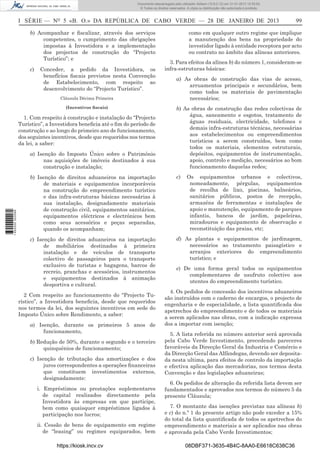 I SÉRIE — NO
5 «B. O.» DA REPÚBLICA DE CABO VERDE — 28 DE JANEIRO DE 2013 99
b) Acompanhar e ﬁscalizar, através dos serviços
competentes, o cumprimento das obrigações
impostas à Investidora e a implementação
dos projectos de construção do “Projecto
Turístico”; e
c) Conceder, a pedido da Investidora, os
benefícios ﬁscais previstos nesta Convenção
de Estabelecimento, com respeito ao
desenvolvimento do “Projecto Turístico”.
Cláusula Décima Primeira
(Incentivos ﬁscais)
1. Com respeito à construção e instalação do “Projecto
Turístico”, a Investidora beneﬁcia até o ﬁm do período de
construção e ao longo do primeiro ano de funcionamento,
dos seguintes incentivos, desde que requeridos nos termos
da lei, a saber:
a) Isenção do Imposto Único sobre o Património
nas aquisições de imóveis destinados à sua
construção e instalação;
b) Isenção de direitos aduaneiros na importação
de materiais e equipamentos incorporáveis
na construção do empreendimento turístico
e das infra-estruturas básicas necessárias à
sua instalação, designadamente materiais
de construção civil, equipamentos sanitários,
equipamentos eléctricos e electrónicos bem
como seus acessórios e peças separadas,
quando os acompanham;
c) Isenção de direitos aduaneiros na importação
de mobiliários destinados à primeira
instalação e de veículos de transporte
colectivo de passageiros para o transporte
exclusivo de turistas e bagagens, barcos de
recreio, pranchas e acessórios, instrumentos
e equipamentos destinados à animação
desportiva e cultural.
2 Com respeito ao funcionamento do “Projecto Tu-
rístico”, a Investidora beneﬁcia, desde que requeridos
nos termos da lei, dos seguintes incentivos em sede do
Imposto Único sobre Rendimento, a saber:
a) Isenção, durante os primeiros 5 anos de
funcionamento,
b) Redução de 50%, durante o segundo e o terceiro
quinquénios de funcionamento;
c) Isenção de tributação das amortizações e dos
juros correspondentes a operações ﬁnanceiras
que constituem investimentos externos,
designadamente:
i. Empréstimos ou prestações suplementares
de capital realizados directamente pela
Investidora às empresas em que participe,
bem como quaisquer empréstimos ligados à
participação nos lucros;
ii. Cessão de bens de equipamento em regime
de “leasing” ou regimes equiparados, bem
como em qualquer outro regime que implique
a manutenção dos bens na propriedade do
investidor ligado à entidade receptora por acto
ou contrato no âmbito das alíneas anteriores.
3. Para efeitos da alínea b) do número 1, consideram-se
infra-estruturas básicas:
a) As obras de construção das vias de acesso,
arruamentos principais e secundários, bem
como todos os materiais de pavimentação
necessários;
b) As obras de construção das redes colectivas de
água, saneamento e esgotos, tratamento de
águas residuais, electricidade, telefones e
demais infra-estruturas técnicas, necessárias
aos estabelecimentos ou empreendimentos
turísticos a serem construídos, bem como
todos os materiais, elementos estruturais,
depósitos, equipamentos de instrumentação,
apoio, controlo e medição, necessários ao bom
funcionamento daquelas redes;
c) Os equipamentos urbanos e colectivos,
nomeadamente, pérgulas, equipamentos
de recolha de lixo, piscinas, balneários,
sanitários públicos, postos de recepção,
armazéns de ferramentas e instalações de
apoio e manutenção, equipamento de parques
infantis, bancos de jardim, papeleiras,
miradouros e equipamento de observação e
reconstituição das praias, etc;
d) As plantas e equipamentos de jardinagem,
necessários ao tratamento paisagístico e
arranjos exteriores do empreendimento
turístico; e
e) De uma forma geral todos os equipamentos
complementares de usufruto colectivo aos
utentes do empreendimento turístico.
4. Os pedidos de concessão dos incentivos aduaneiros
são instruídos com o caderno de encargos, o projecto de
engenharia e de especialidade, a lista quantiﬁcada dos
apetrechos do empreendimento e de todos os materiais
a serem aplicados nas obras, com a indicação expressa
dos a importar com isenção;
5. A lista referida no número anterior será aprovada
pela Cabo Verde Investimento, precedendo pareceres
favoráveis da Direcção Geral da Industria e Comércio e
da Direcção Geral das Alfândegas, devendo ser deposita-
da nesta ultima, para efeitos de controlo da importação
e efectiva aplicação das mercadorias, nos termos desta
Convenção e das legislações aduaneiras;
6. Os pedidos de alteração da referida lista devem ser
fundamentados e aprovados nos termos do número 5 da
presente Cláusula;
7. O montante das isenções previstas nas alíneas b)
e c) do n.º 1 do presente artigo não pode exceder a 15%
do total da lista quantiﬁcada de todos os apetrechos do
empreendimento e materiais a ser aplicados nas obras
e aprovada pela Cabo Verde Investimentos;
https://kiosk.incv.cv 08DBF371-3635-4B4C-8AA0-E6618C638C36
Documento descarregado pelo utilizador Adilson (10.8.0.12) em 31-01-2013 12:55:50.
© Todos os direitos reservados. A cópia ou distribuição não autorizada é proibida.
1652000002089
 