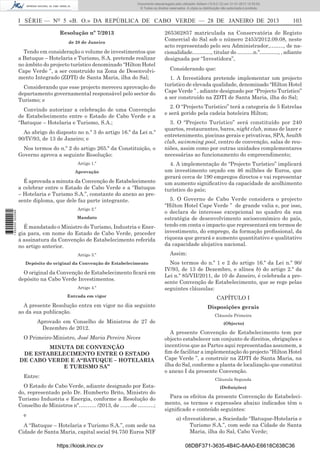 I SÉRIE — NO
5 «B. O.» DA REPÚBLICA DE CABO VERDE — 28 DE JANEIRO DE 2013 103
Resolução nº 7/2013
de 28 de Janeiro
Tendo em consideração o volume de investimentos que
a Batuque – Hotelaria e Turismo, S.A. pretende realizar
no âmbito do projecto turístico denominado “Hilton Hotel
Cape Verde ”, a ser construído na Zona de Desenvolvi-
mento Integrado (ZDTI) de Santa Maria, ilha do Sal;
Considerando que esse projecto mereceu aprovação do
departamento governamental responsável pelo sector do
Turismo; e
Convindo autorizar a celebração de uma Convenção
de Estabelecimento entre o Estado de Cabo Verde e a
“Batuque – Hotelaria e Turismo, S.A.;
Ao abrigo do disposto no n.º 3 do artigo 16.º da Lei n.º
90/IV/93, de 13 de Janeiro; e
Nos termos do n.º 2 do artigo 265.º da Constituição, o
Governo aprova a seguinte Resolução:
Artigo 1.º
Aprovação
É aprovada a minuta da Convenção de Estabelecimento
a celebrar entre o Estado de Cabo Verde e a “Batuque
– Hotelaria e Turismo S.A.”, constante do anexo ao pre-
sente diploma, que dele faz parte integrante.
Artigo 2.º
Mandato
É mandatado o Ministro do Turismo, Industria e Ener-
gia para, em nome do Estado de Cabo Verde, proceder
à assinatura da Convenção de Estabelecimento referida
no artigo anterior.
Artigo 3.º
Depósito do original da Convenção de Estabelecimento
O original da Convenção de Estabelecimento ﬁcará em
depósito na Cabo Verde Investimentos.
Artigo 4.º
Entrada em vigor
A presente Resolução entra em vigor no dia seguinte
ao da sua publicação.
Aprovado em Conselho de Ministros de 27 de
Dezembro de 2012.
O Primeiro-Ministro, José Maria Pereira Neves
MINUTA DE CONVENÇÃO
DE ESTABELECIMENTO ENTRE O ESTADO
DE CABO VERDE E A“BATUQUE – HOTELARIA
E TURISMO SA”
Entre:
O Estado de Cabo Verde, adiante designado por Esta-
do, representado pelo Dr. Humberto Brito, Ministro do
Turismo Industria e Energia, conforme a Resolução do
Conselho de Ministros nº………. /2013, de ……de ………;
e
A “Batuque – Hotelaria e Turismo S.A.”, com sede na
Cidade de Santa Maria, capital social 94.750 Euros NIF
265362857 matriculada na Conservatória de Registo
Comercial do Sal sob o número 2453/2012.09.08, neste
acto representado pelo seu Administrador,…….., de na-
cionalidade……….., titular do ………n.º……….., , adiante
designada por “Investidora”,
Considerando que:
1. A Investidora pretende implementar um projecto
turístico de elevada qualidade, denominado “Hilton Hotel
Cape Verde ” , adiante designado por “Projecto Turístico”
a ser construído na ZDTI de Santa Maria, ilha do Sal;
2. O “Projecto Turístico” terá a categoria de 5 Estrelas
e será gerido pela cadeia hoteleira Hilton;
3. O “Projecto Turístico” será constituído por 240
quartos, restaurantes, bares, night club, zonas de lazer e
entretenimento, piscinas gerais e privativas, SPA, health
club, swimming pool, centro de convenção, salas de reu-
niões, assim como por outras unidades complementares
necessárias ao funcionamento do empreendimento;
4. A implementação do “Projecto Turístico” implicará
um investimento orçado em 46 milhões de Euros, que
gerará cerca de 190 empregos directos e vai representar
um aumento signiﬁcativo da capacidade de acolhimento
turístico do país;
5. O Governo de Cabo Verde considera o projecto
“Hilton Hotel Cape Verde ” de grande valia e, por isso,
o declara de interesse excepcional no quadro da sua
estratégia de desenvolvimento socioeconómico do país,
tendo em conta o impacto que representará em termos de
investimento, do emprego, da formação proﬁssional, da
riqueza que gerará e aumento quantitativo e qualitativo
da capacidade alojativa nacional.
Assim:
Nos termos do n.º 1 e 2 do artigo 16.º da Lei n.º 90/
IV/93, de 13 de Dezembro, e alínea b) do artigo 2.º da
Lei n.º 85/VII/2011, de 10 de Janeiro, é celebrada a pre-
sente Convenção de Estabelecimento, que se rege pelas
seguintes cláusulas:
CAPÍTULO I
Disposições gerais
Cláusula Primeira
(Objecto)
A presente Convenção de Estabelecimento tem por
objecto estabelecer um conjunto de direitos, obrigações e
incentivos que as Partes aqui representadas assumem, a
ﬁm de facilitar a implementação do projecto “Hilton Hotel
Cape Verde ”, a construir na ZDTI de Santa Maria, na
ilha do Sal, conforme a planta de localização que constitui
o anexo I da presente Convenção.
Cláusula Segunda
(Deﬁnições)
Para os efeitos da presente Convenção de Estabeleci-
mento, os termos e expressões abaixo indicados têm o
signiﬁcado e conteúdo seguintes:
a) «Investidora», a Sociedade “Batuque-Hotelaria e
Turismo S.A.”, com sede na Cidade de Santa
Maria, ilha do Sal, Cabo Verde;
https://kiosk.incv.cv 08DBF371-3635-4B4C-8AA0-E6618C638C36
Documento descarregado pelo utilizador Adilson (10.8.0.12) em 31-01-2013 12:55:50.
© Todos os direitos reservados. A cópia ou distribuição não autorizada é proibida.
1652000002089
 