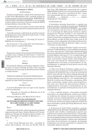 110 I SÉRIE — NO
5 «B. O.» DA REPÚBLICA DE CABO VERDE — 28 DE JANEIRO DE 2013
Resolução nº 8/2013
de 28 de Janeiro
Tendo em consideração o volume de investimentos que
a Cabo Verde Management, Lda., pretende realizar no
âmbito do projecto turístico denominado “BARCELÓ LA-
CACÃO GOLF AND BEACH RESORT, a ser construído
na Zona de Desenvolvimento Turístico Integrado (ZDTI)
de Santa Mónica, ilha da Boa Vista;
Considerando que esse projecto mereceu aprovação do
departamento governamental responsável pelo sector do
Turismo; e
Convindo autorizar a celebração de uma Convenção de
Estabelecimento entre o Estado de Cabo Verde e a Cabo
Verde Management, Lda;
Ao abrigo do disposto no n.º 3 do artigo 16.º da Lei n.º
90/IV/93, de 13 de Janeiro; e
Nos termos do n.º 2 do artigo 265.º da Constituição, o
Governo aprova a seguinte Resolução:
Artigo 1.º
Aprovação
É aprovada a minuta da Convenção de Estabelecimento
a celebrar entre o Estado de Cabo Verde e a “Cabo Ver-
de Management Lda.“, constante do anexo ao presente
diploma.
Artigo 2.º
Mandato
É mandatado o Ministro do Turismo, Indústria e Ener-
gia para, em nome do Estado de Cabo Verde, proceder
à assinatura da Convenção de Estabelecimento referida
no artigo anterior.
Artigo 3.º
Depósito do original da Convenção de Estabelecimento
O original da Convenção de Estabelecimento ﬁcará em
depósito na Cabo Verde Investimentos.
Artigo 4.º
Entrada em vigor
A presente Resolução entra em vigor no dia seguinte
ao da sua publicação.
Aprovado em Conselho de Ministros de 27 de
Dezembro de 2012.
O Primeiro-Ministro, José Maria Pereira Neves
MINUTA DA CONVENÇÃO
DE ESTABELECIMENTO ENTRE O ESTADO
DE CABO VERDE E A CABO VERDE
MANAGEMENT LDA
Entre:
O Estado de Cabo Verde, adiante designado por Estado,
representado pelo Exmo. Senhor Ministro do Turismo,
Indústria e Energia, Dr. Humberto Santo de Brito, con-
forme a Resolução do Conselho de Ministros nº……….
/2013, de ……de ………;
e
A “Cabo Verde Management Lda.”, sociedade de
direito cabo-verdiano, com sede em Sal Rei, Ilha de
Boa Vista, NIF 266281630, matriculada sob o número
266281630/2197120121121 na Conservatória do Registo
Civil, Predial, Comercial e Automóvel do Sal, e neste
acto representada pelo seu sócio-gerente,.…….., de na-
cionalidade……….., titular do ………n.º……….., , adiante
designada por “Investidora”.
Considerando que:
A Investidora pretende desenvolver e explorar um
projecto turístico e imobiliário denominado “BARCELÓ
LACACÃO GOLF AND BEACH RESORT”, que implica
um investimento total de cerca de 130.213.000 de Eu-
ros e a construção de 1200 quartos hoteleiros, adiante
designado por “Projecto Turístico” a ser construído em
duas fases, em quatro lotes contíguos de terreno num
total de 35 hectares, localizado em Lacacão, na ZDTI de
Santa Mónica, na Ilha da Boa Vista, sendo cerca de 25
hectares a serem adquiridos à Sociedade de Desenvolvi-
mento Turístico das Ilhas de Boavista e Maio e cerca de
10 hectares terreno próprio;
1. A Fase I do “Projecto Turístico” implica um investi-
mento de 78.963.000 Euros e será realizada num período
de 4 anos, numa área de 17,9 hectares cobrindo dois lotes
de terreno, identiﬁcado no Master Plan de Lacacão, ZDTI
de Santa Mónica como lotes 11 e 12, e compreenderá um
Hotel de 5 estrelas, com 670 quartos, com piscinas, SPA,
bares, restaurantes, espaços verdes, áreas desportivas,
bem como um conjunto de infraestruturas básicas e
complementares, necessário ao funcionamento do em-
preendimento. A operação do hotel gerará cerca de 402
empregos directos;
2. A Fase 2 do “Projecto Turístico”, implica um inves-
timento de aproximadamente 51.250.000 de Euros, será
realizada num período de 3 anos a contar da conclusão da
Fase I, numa área de 17 hectares cobrindo dois lotes de
terreno identiﬁcados no Master Plan de Lacacão, ZDTI
de Santa Mónica como lotes 9 e 10 e compreenderá um
Hotel de 5 estrelas com 530 quartos, com piscinas, SPA,
bares, restaurantes, espaços verdes, áreas desportivas,
bem como um conjunto de infra-estruturas básicas e
complementares, necessário ao funcionamento do em-
preendimento. A operação do hotel gerará cerca de 318
empregos directos;
3. Com o referido projecto, a Investidora pretende
desenvolver um empreendimento turístico que reﬂecte
as tendências da evolução da procura turística inter-
nacional, assente, fundamentalmente na oferta de um
conjunto de serviços integrados de elevada qualidade,
na esteira de vários outros empreendimentos turístico de
lazer construídos e gerido pelo Grupo Barceló em vários
outros países;
4. O Governo de Cabo Verde considera o projecto
“BARCELÓ LACACÃO GOLF AND BEACH RESORT”
de grande valia e facilita a implantação no país de uma
grande marca turística internacional que é o Grupo Bar-
celó, por isso, o declara de interesse excepcional no quadro
da sua estratégia de desenvolvimento económico-social do
país, considerando também o impacto que representará
em termos do investimento, do emprego, da formação
proﬁssional e do aumento quantitativo e qualitativo da
capacidade alojativa nacional.
https://kiosk.incv.cv 08DBF371-3635-4B4C-8AA0-E6618C638C36
Documento descarregado pelo utilizador Adilson (10.8.0.12) em 31-01-2013 12:55:50.
© Todos os direitos reservados. A cópia ou distribuição não autorizada é proibida.
1652000002089
 