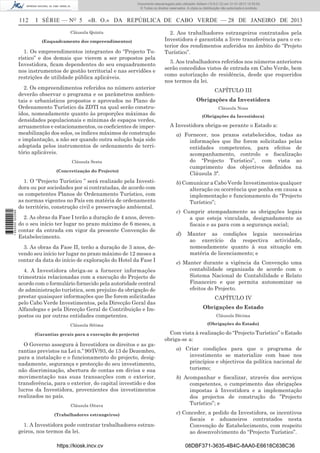 112 I SÉRIE — NO
5 «B. O.» DA REPÚBLICA DE CABO VERDE — 28 DE JANEIRO DE 2013
Cláusula Quinta
(Enquadramento dos empreendimentos)
1. Os empreendimentos integrantes do “Projecto Tu-
rístico” e dos demais que vierem a ser propostos pela
Investidora, ﬁcam dependentes do seu enquadramento
nos instrumentos de gestão territorial e nas servidões e
restrições de utilidade pública aplicáveis.
2. Os empreendimentos referidos no número anterior
deverão observar o programa e os parâmetros ambien-
tais e urbanísticos propostos e aprovados no Plano de
Ordenamento Turístico da ZDTI na qual serão constru-
ídos, nomeadamente quanto às proporções máximas de
densidades populacionais e mínimas de espaços verdes,
arruamentos e estacionamentos, os coeﬁcientes de imper-
meabilização dos solos, os índices máximos de construção
e implantação, a não ser quando outra solução haja sido
adoptada pelos instrumentos de ordenamento de terri-
tório aplicáveis.
Cláusula Sexta
(Concretização do Projecto)
1. O “Projecto Turístico ” será realizado pela Investi-
dora ou por sociedades por si contratadas, de acordo com
os competentes Planos de Ordenamento Turístico, com
as normas vigentes no País em matéria de ordenamento
do território, construção civil e preservação ambiental.
2. As obras da Fase I terão a duração de 4 anos, deven-
do o seu início ter lugar no prazo máximo de 6 meses, a
contar da entrada em vigor da presente Convenção de
Estabelecimento.
3. As obras da Fase II, terão a duração de 3 anos, de-
vendo seu início ter lugar no prazo máximo de 12 meses a
contar da data do início de exploração do Hotel da Fase I
4. A Investidora obriga-se a fornecer informações
trimestrais relacionadas com a execução do Projecto de
acordo com o formulário fornecido pela autoridade central
de administração turística, sem prejuízo da obrigação de
prestar quaisquer informações que lhe forem solicitadas
pelo Cabo Verde Investimentos, pela Direcção Geral das
Alfandegas e pela Direcção Geral de Contribuição e Im-
postos ou por outras entidades competentes.
Cláusula Sétima
(Garantias gerais para a execução do projecto)
O Governo assegura à Investidora os direitos e as ga-
rantias previstos na Lei n.º 90/IV/93, de 13 de Dezembro,
para a instalação e o funcionamento do projecto, desig-
nadamente, segurança e protecção do seu investimento,
não discriminação, abertura de contas em divisa e sua
movimentação nas suas transacções com o exterior,
transferência, para o exterior, do capital investido e dos
lucros da Investidora, provenientes dos investimentos
realizados no país.
Cláusula Oitava
(Trabalhadores estrangeiros)
1. A Investidora pode contratar trabalhadores estran-
geiros, nos termos da lei.
2. Aos trabalhadores estrangeiros contratados pela
Investidora é garantida a livre transferência para o ex-
terior dos rendimentos auferidos no âmbito do “Projeto
Turístico”.
3. Aos trabalhadores referidos nos números anteriores
serão concedidos vistos de entrada em Cabo Verde, bem
como autorização de residência, desde que requeridos
nos termos da lei.
CAPÍTULO III
Obrigações da Investidora
Cláusula Nona
(Obrigações da Investidora)
A Investidora obriga-se perante o Estado a:
a) Fornecer, nos prazos estabelecidos, todas as
informações que lhe forem solicitadas pelas
entidades competentes, para efeitos de
acompanhamento, controlo e ﬁscalização
do “Projecto Turístico”, com vista ao
cumprimento dos objectivos deﬁnidos na
Cláusula 3ª.
b) Comunicar a Cabo Verde Investimentos qualquer
alteração ou ocorrência que ponha em causa a
implementação e funcionamento do “Projecto
Turístico”;
c) Cumprir atempadamente as obrigações legais
a que esteja vinculada, designadamente as
ﬁscais e as para com a segurança social;
d) Manter as condições legais necessárias
ao exercício da respectiva actividade,
nomeadamente quanto à sua situação em
matéria de licenciamento; e
e) Manter durante a vigência da Convenção uma
contabilidade organizada de acordo com o
Sistema Nacional de Contabilidade e Relato
Financeiro e que permita autonomizar os
efeitos do Projecto.
CAPÍTULO IV
Obrigações do Estado
Cláusula Décima
(Obrigações do Estado)
Com vista à realização do “Projecto Turístico” o Estado
obriga-se a:
a) Criar condições para que o programa de
investimento se materialize com base nos
princípios e objectivos da política nacional de
turismo;
b) Acompanhar e ﬁscalizar, através dos serviços
competentes, o cumprimento das obrigações
impostas à Investidora e a implementação
dos projectos de construção do ”Projecto
Turístico”; e
c) Conceder, a pedido da Investidora, os incentivos
ﬁscais e aduaneiros contratados nesta
Convenção de Estabelecimento, com respeito
ao desenvolvimento do “Projecto Turístico”.
https://kiosk.incv.cv 08DBF371-3635-4B4C-8AA0-E6618C638C36
Documento descarregado pelo utilizador Adilson (10.8.0.12) em 31-01-2013 12:55:50.
© Todos os direitos reservados. A cópia ou distribuição não autorizada é proibida.
1652000002089
 