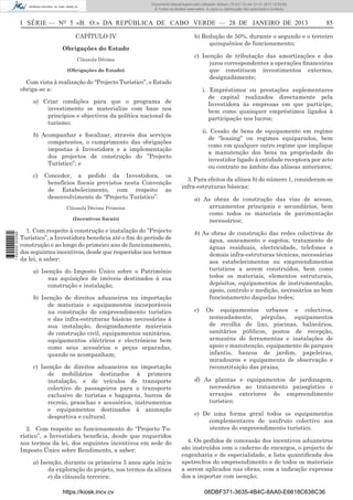 I SÉRIE — NO
5 «B. O.» DA REPÚBLICA DE CABO VERDE — 28 DE JANEIRO DE 2013 85
CAPÍTULO IV
Obrigações do Estado
Cláusula Décima
(Obrigações do Estado)
Com vista à realização do “Projecto Turístico”, o Estado
obriga-se a:
a) Criar condições para que o programa de
investimento se materialize com base nos
princípios e objectivos da política nacional de
turismo;
b) Acompanhar e ﬁscalizar, através dos serviços
competentes, o cumprimento das obrigações
impostas à Investidora e a implementação
dos projectos de construção do ”Projecto
Turístico”; e
c) Conceder, a pedido da Investidora, os
benefícios ﬁscais previstos nesta Convenção
de Estabelecimento, com respeito ao
desenvolvimento do “Projecto Turístico”.
Cláusula Décima Primeira
(Incentivos ﬁscais)
1. Com respeito à construção e instalação do “Projecto
Turístico”, a Investidora beneﬁcia até o ﬁm do período de
construção e ao longo do primeiro ano de funcionamento,
dos seguintes incentivos, desde que requeridos nos termos
da lei, a saber:
a) Isenção do Imposto Único sobre o Património
nas aquisições de imóveis destinados à sua
construção e instalação;
b) Isenção de direitos aduaneiros na importação
de materiais e equipamentos incorporáveis
na construção do empreendimento turístico
e das infra-estruturas básicas necessárias à
sua instalação, designadamente materiais
de construção civil, equipamentos sanitários,
equipamentos eléctricos e electrónicos bem
como seus acessórios e peças separadas,
quando os acompanham;
c) Isenção de direitos aduaneiros na importação
de mobiliários destinados à primeira
instalação, e de veículos de transporte
colectivo de passageiros para o transporte
exclusivo de turistas e bagagens, barcos de
recreio, pranchas e acessórios, instrumentos
e equipamentos destinados à animação
desportiva e cultural.
2. Com respeito ao funcionamento do “Projecto Tu-
rístico”, a Investidora beneﬁcia, desde que requeridos
nos termos da lei, dos seguintes incentivos em sede do
Imposto Único sobre Rendimento, a saber:
a) Isenção, durante os primeiros 5 anos após início
da exploração do projeto, nos termos da alínea
e) da cláusula terceira;
b) Redução de 50%, durante o segundo e o terceiro
quinquénios de funcionamento;
c) Isenção de tributação das amortizações e dos
juros correspondentes a operações ﬁnanceiras
que constituem investimentos externos,
designadamente;
i. Empréstimos ou prestações suplementares
de capital realizados directamente pela
Investidora às empresas em que participe,
bem como quaisquer empréstimos ligados à
participação nos lucros;
ii. Cessão de bens de equipamento em regime
de “leasing” ou regimes equiparados, bem
como em qualquer outro regime que implique
a manutenção dos bens na propriedade do
investidor ligado à entidade receptora por acto
ou contrato no âmbito das alíneas anteriores;
3. Para efeitos da alínea b) do número 1, consideram-se
infra-estruturas básicas:
a) As obras de construção das vias de acesso,
arruamentos principais e secundários, bem
como todos os materiais de pavimentação
necessários;
b) As obras de construção das redes colectivas de
água, saneamento e esgotos, tratamento de
águas residuais, electricidade, telefones e
demais infra-estruturas técnicas, necessárias
aos estabelecimentos ou empreendimentos
turísticos a serem construídos, bem como
todos os materiais, elementos estruturais,
depósitos, equipamentos de instrumentação,
apoio, controlo e medição, necessários ao bom
funcionamento daquelas redes;
c) Os equipamentos urbanos e colectivos,
nomeadamente, pérgulas, equipamentos
de recolha de lixo, piscinas, balneários,
sanitários públicos, postos de recepção,
armazéns de ferramentas e instalações de
apoio e manutenção, equipamento de parques
infantis, bancos de jardim, papeleiras,
miradouros e equipamento de observação e
reconstituição das praias;
d) As plantas e equipamentos de jardinagem,
necessários ao tratamento paisagístico e
arranjos exteriores do empreendimento
turístico;
e) De uma forma geral todos os equipamentos
complementares de usufruto colectivo aos
utentes do empreendimento turístico.
4. Os pedidos de concessão dos incentivos aduaneiros
são instruídos com o caderno de encargos, o projecto de
engenharia e de especialidade, a lista quantiﬁcada dos
apetrechos do empreendimento e de todos os materiais
a serem aplicados nas obras, com a indicação expressa
dos a importar com isenção;
https://kiosk.incv.cv 08DBF371-3635-4B4C-8AA0-E6618C638C36
Documento descarregado pelo utilizador Adilson (10.8.0.12) em 31-01-2013 12:55:50.
© Todos os direitos reservados. A cópia ou distribuição não autorizada é proibida.
1652000002089
 
