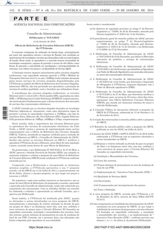 142	 II SÉRIE — NO
4 «B. O.» DA REPÚBLICA DE CABO VERDE — 29 DE JANEIRO DE 2016
P A R T E E
AGÊNCIA NACIONAL DAS COMUNICAÇÕES
––––––
Conselho de Administração
Deliberação n.º 01/CA/2015
14 de Janeiro de 2016
Oferta de Referência de Circuitos Ethernet (ORCE)
da CVTelecom
O aumento vertiginoso da utilização da banda larga, principalmente
por parte dos operadores móveis e serviços do Estado, tem resultado no
aparecimentodetecnologiaseserviçosquedemandamcadavezmaislargura
de banda. Deste modo, os operadores e o mercado sentem necessidade de
tecnologias emergentes, capazes de permitir o acesso de alto débito, como
forma de garantir a maturidade na interligação e interoperabilidade de
sistemas, com reflexo nos preços e na Qualidade de Serviço (QoS).
A limitação técnica imposta naturalmente pelos circuitos alugados
tradicionais, cuja capacidade máxima equivale a STM-1 (Módulo de
Transporte Sincrone nível 1), ou seja, 155Mbps (valor máximo alcançado
pelos atuais serviços de circuitos alugados disponibilizados pela
CVTelecom no âmbito da Oferta de Referencia dos Circuitos Alugados,
(doravante ORCA), não tem permitido aos operadores a prestação de
serviços de melhor qualidade, custo e beneficio aos utilizadores finais.
Á semelhança dos circuitos alugados tradicionais, os circuitos
Ethernet nível 1 e nível 2 (N1 e N2 do modelo OSI), suportados em redes
SDH, e IP/Multiprotocol Label Switching (IP/MPLS) respetivamente,
são instrumentos fundamentais para o desenvolvimento dos mercados
de serviços das comunicações eletrónicas.
A ANAC entende que os circuitos alugados baseados na tecnologia
Ethernet afiguram-se, claramente, como uma alternativa capaz de
permitir o acesso as capacidades superiores a 155Mbps, cujo tipo de
interfaces física, Ethernet (E), Fast Ethernet (FE) e Gigabit Ethernet
(GE) permitem débitos de 10Mbps, 100Mbps e 1Gbps, respetivamente.
Neste sentido, dada a importância dos circuitos Ethernet para
os operadores dos serviços de comunicações eletrónicas em Cabo
Verde, a ANAC iniciou o processo de regulamentação deste serviço
conjuntamente com a Oferta de Referência dos Circuitos Alugados
(ORCA). Todavia, atendendo ao impasse verificado para a inclusão do
circuito Ethernet na ORCA, o Conselho de Administração da ANAC,
decidiu não incluir os circuitos Ethernet na ORCA e notificou a
operadora CVTelecom de que a Ethernet, seria objeto de uma regulação
à parte, recaindo assim dentro de uma Oferta de Referência.
Na prossecução, e por Deliberação Nº 08/CA/2014, de 27 de Maio, a
ANAC aprovou o Sentido Provável da Decisão (SPD), que estipula os
requisitos mínimos e solicita a proposta de uma Oferta de Referência
de Circuitos Ethernet (ORCE),tendo notificado à CVTelecom conforme
estatuído por lei.
Cumprindo com a Deliberação e incorporando os elementos
mínimos exigidos, a CVTelecom apresentou a sua 1º proposta
(versão 1.0) da ORCE em 14 de Julho de 2014, e posteriormente em
29 de Julho, alterou a mesma proposta, no que tange aos preços e
reenviou à ANAC.
Na sequência e após uma análise exaustiva ao documento e por se
tratar de uma Oferta de Referência, foi preparada a consulta, apreciada
e aprovada pelo Conselho de Administração, tendo sido submetido aos
comentários dos interessados. Com os subsídios obtidos em consulta
foi elaborado o relatório e apresentado ao referido Conselho, que o
aprovou por Deliberação.
Neste âmbito, a CVTelecom foi notificada pela ANAC, quanto
as alterações a serem introduzidas na nova proposta da ORCE,
nomeadamente a eliminação do critério utilizado na divisão do país
em grupos de ilhas e as distâncias entre elas, com isto, redefinir a
nova estrutura de preços para o Circuito Ethernet N2 baseadas na
capacidade contratada, instalação e mensalidades dos circuitos, lista
das centrais, prazos mínimos de permanência no caso de mudança de
local de um PTR. Contudo, até a presente data, tais alterações não
foram cumpridas pela operadora na sua totalidade.
Assim sendo e considerando:
a) Os objetivos de regulação previstos no artigo 5º do Decreto-
Legislativo n.º 7/2005, de 28 de Novembro, alterado pelo
Decreto-Legislativo nº 2/2014 de 13 de Outubro;
b) O procedimento geral de consulta pública da ANAC previsto
respetivamente, no artigo 7º do Decreto-Legislativo
n.º 7/2005 de 28 de Novembro, alterado pelo Decreto-
Legislativo nº 2/2014 de 13 de Outubro e na Deliberação
nº 01/2006, de 27 de Novembro;
c) A Deliberação do Conselho de Administração da ANAC
n.º 05/CA/2010 de 23 de Dezembro, que define os Mercados
relevantes de produtos e serviços de comunicações
eletrónicas;
d) A Deliberação do Conselho de Administração da ANAC
nº01/CA/2011,de2deFevereiro,queidentificaosOperadores
com Poder de Mercado Significativo nos mercados relevantes
no sector das comunicações eletrónicas;
e) A Deliberação do Conselho de Administração da ANAC
nº 4/CA/2012 de 14 de Junho, que determina a Imposição
de Obrigações à CVTelecom, enquanto Operador com o
Poder de Mercado significativo (PMS);
f) A Deliberação do Conselho de Administração da ANAC
nº 08 /CA/2014, de 27 de Maio, que determina notificar a
CVTelecom, para, no prazo de 22 (vinte e dois) dias úteis,
apresentar uma Oferta Referência Circuitos Ethernet
(ORCE), que atenda aos elementos mínimos do anexo a
referida Deliberação;
g) A Consulta Pública do documento referente à proposta da
ORCE da CVTelecom, submetida de 15 de Outubro a 15
de Novembro de 2014;
h) A reação dos interessados à consulta pública sobre a proposta
de ORCE;
i) O Relatório da consulta pública sobre a proposta da ORCE,
publicado no site da ANAC em Julho de 2015;
j) A missiva da ANAC N/REf.:140/PCA-ANAC/15, de 29 de Julho
endereçada a CVTelecom com as seguintes alterações a
serem introduzidas na ORCE:
(i) Eliminar o critério utilizado na divisão do país em grupos
de ilhas e as distâncias entre elas, com isto, redefinir a
nova estrutura de preços para o Circuito Ethernet N2
baseadas na capacidade contratada;
(ii) Instalação e Mensalidades dos Circuitos;
(iii) Lista das centrais;
(iv) Prazos mínimos de permanência no caso de mudança de
local de um PTR;
(v) Implementação do “ Interative Voice Recorder (IVR) “;
(vi) Qualidade de Serviços (QoS);
(vii) Securização;
(viii) Compensações por incumprimento dos prazos;
(ix) Texto e Definição.
k) A nova proposta da ORCE, enviada pela CVTelecom a 21
de Setembro de 2015, através da Nota N/Ref.:30/CVT/
GCA/15.
l) O não cumprimento na totalidade das determinações da ANAC
constantes na nova proposta da ORCE, no que tange a
redefinição da estrutura de preços para o circuito ethernet
N2 baseadas na capacidade contratada, a instalação
e mensalidades dos circuitos, e na implementação do “
Interative Voice Recorder (IVR) “, conforme previsto nas
alíneas i., ii. e v. da alínea j), da presente Deliberação;
https://kiosk.incv.cv 2A017A2F-F1EC-4A07-9689-B6C059CC8058
Documento descarregado pelo utilizador Ministerio da (10.73.102.181) em 01-02-2016 09:47:14.
© Todos os direitos reservados. A cópia ou distribuição não autorizada é proibida.
2137000007219
 