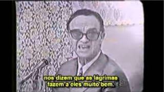 934. A perda de entes queridos não nos
causa um sofrimento tanto mais legítimo
quanto é ela irreparável e independente da
nossa vontade?
— Essa causa de sofrimento atinge tanto o
rico como o pobre: é uma prova de expiação e
lei para todos. Mas é uma consolação
poderdes comunicar-vos com os vossos
amigos pelos meios de que dispondes,
enquanto esperais o aparecimento de outros
mais diretos e mais acessíveis aos vossos
sentidos.
 