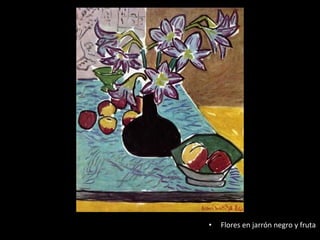 •   Flores en jarrón negro y fruta
 