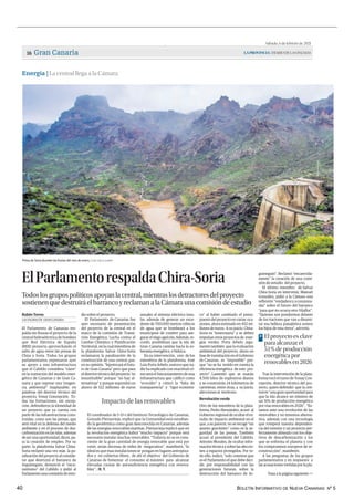 BOLETÍN INFORMATIVO DE NUEVA CANARIAS Nº 5
40
Sábado, 6 de febrero de 2021
LAPROVINCIA| DIARIO DE LAS PALMAS
Gran Canaria
16
Energía | La central llega a la Cámara
| JOSÉ CARLOS GUERRA
Presa de Soria durante las lluvias del mes de enero.
ElParlamentorespaldaChira-Soria
Todoslosgrupospolíticosapoyanlacentral,mientraslosdetractoresdelproyecto
sostienenquedestruiráelbarrancoyreclamanalaCámaraunacomisióndeestudio
El Parlamento de Canarias res-
palda sin fisuras el proyecto de la
central hidroeléctrica de bombeo
que Red Eléctrica de España
(REE) proyecta aprovechando el
salto de agua entre las presas de
Chira y Soria. Todos los grupos
parlamentarios expresaron ayer
su apoyo a una infraestructura
que el Cabildo considera “clave”
en la transición del modelo ener-
gético de Canarias y de Gran Ca-
naria y que supone una “exigen-
cia ambiental” inaplazable, en
palabras del director técnico del
proyecto, Yonay Concepción. To-
das las formaciones, sin excep-
ción, defendieron la idoneidad de
un proyecto que ya cuenta con
parte de las infraestructuras cons-
truidas, como son las presas, que
será vital en la defensa del medio
ambiente y en el proceso de des-
carbonización en las islas, además
de ser una oportunidad, dicen, pa-
ra la creación de empleo. Por su
parte, la plataforma Salvar Chira-
Soria reclamó una vez más la pa-
ralización del proyecto al conside-
rar que destruirá el barranco de
Arguineguín, denunció el “oscu-
rantismo” del Cabildo y pidió al
Parlamento una comisión de estu-
dio sobre el proyecto.
El Parlamento de Canarias fue
ayer escenario de presentación
del proyecto de la central en el
marco de la comisión de Transi-
ción Energética, Lucha contra el
Cambio Climático y Planificación
Territorial, en la cual miembros de
la plataforma Salvar Chira-Soria
reclamaron la paralización de la
construcción de una central que,
en su opinión, “hipotecará el futu-
ro de Gran Canaria” pero que para
eldirectortécnicodelproyecto“es
insustituible” porque “no hay al-
ternativas” y porque supondrá un
ahorro de 122 millones de euros
anuales al sistema eléctrico insu-
lar, además de generar un exce-
dente de 700.000 metros cúbicos
de agua que se bombeará a los
municipios de cumbre para ase-
gurar el riego agrícola. Además, re-
cordó, posibilitará que la isla de
Gran Canaria camine hacia la so-
beranía energética e hídrica.
En su intervención, uno de los
miembros de la plataforma, José
Luis Porta Arbelo, sostuvo que na-
die ha explicado con exactitud có-
mo será el funcionamiento de una
infraestructura que calificó como
“ecocidio” y criticó la “falta de
transparencia” y “rigor económi-
co” al haber cambiado el presu-
puesto del proyecto en varias oca-
siones, ahora estimado en 452 mi-
llones de euros. A su juicio, Chira-
Soria es “innecesaria” y se deben
impulsar otros proyectos de ener-
gías verdes. Porta Arbelo argu-
mentó también que la evaluación
ambiental del proyecto, ahora en
fase de tramitación en el Gobierno
de Canarias, es “imposible” por-
que “no se ha tenido en cuenta la
eficiencia energética de este pro-
yecto”. Lamentó que se usarán
4.500 kilos de explosivos diarios
y se construirán 24 kilómetros de
carreteras, entre otras, a su juicio,
afecciones al territorio.
Revolución verde
Otro de los miembros de la plata-
forma, Pedro Hernández, acusó al
Gobierno regional de ocultar el es-
tudio de impacto ambiental en el
que, a su parecer, no se recoge “un
asunto gravísimo” como es la se-
guridad de las presas. También
acusó al presidente del Cabildo,
Antonio Morales, de ocultar infor-
macióntécnicaysobrelasafeccio-
nes a espacios protegidos. Por to-
do ello, indicó, “solo creemos que
es el Parlamento el que debe deci-
dir, por responsabilidad con las
generaciones futuras, sobre la
destrucción del barranco de Ar-
LAS PALMAS DE GRAN CANARIA
Rubén Torres
guineguín”. Reclamó “encarecida-
mente” la creación de una comi-
sión de estudio del proyecto.
El último miembro de Salvar
Chira-Soria en intervenir, Manuel
González, pidió a la Cámara una
reflexión “verdadera y a corazona-
das” sobre el futuro del barranco
“para que no ocurra otro Vilaflor”.
“Quienes nos pondremos delante
de los tractores que van a dinami-
tar esa belleza paisajística somos
los hijos de esta tierra”, advirtió.
Tras la intervención de la plata-
forma tocó el turno de Yonay Con-
cepción, director técnico del pro-
yecto, quien defendió que la cen-
tral es “una gran oportunidad para
que la isla alcance un mínimo de
un 51% de producción energética
por vías renovables en 2026” . “Es-
tamos ante una revolución de las
renovables y no tenemos alterna-
tiva, además con una tecnología
que romperá nuestra dependen-
cia del exterior y un proyecto per-
fectamente alineado con los obje-
tivos de descarbonización a los
que se enfrenta el planeta y con
los compromisos europeos de re-
construcción”, manifestó.
A las preguntas de los grupos
parlamentarios y en respuesta a
lasacusacionesvertidasporlapla-
Pasa a la página siguiente >>
Impactodelasrenovables
El coordinador de I+D+i del Instituto Tecnológico de Canarias,
Gonzalo Piernavieja, explicó que la Comunidad está estudian-
do la geotérmica como gran desconocida en Canarias, además
de las energías renovables marinas. Piernavieja explicó que en
la revolución energética habrá “mucho impacto” porque será
necesario instalar muchas renovables. “Todavía no se es cons-
ciente de la gran cantidad de energía renovable que está por
venir, serán decenas de miles de megavatios”, manifestó, “lo
ideal es que esas instalaciones se pongan en lugares antropiza-
dos y en cubiertas libres, de ahí el objetivo del Gobierno de
Canarias de fomentar el consumo al máximo para alcanzar
elevadas cuotas de autosuficiencia energética con renova-
bles”. | R. T.
El proyecto es clave
para alcanzar el
51% de producción
energética por
renovables en 2026
>
.
El Parlamento respalda Chira-Soria
 