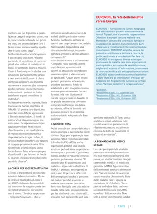 9
2. 2022
mettono un po’ di puntini a posto.
Questa Legge è un primo passo, ma
le prescrizioni contenute nei primi
tre testi, poi assemblati per fare il
Testo unico, andavano oltre quello
che è stato scritto oggi”.
Sul fondo di solidarietà Scopinaro
è ancora più tranchant: “Stiamo
parlando di un milione di euro per
più di due milioni di malati rari in
Italia: 50 centesimi scarsi a malato.
Certo il fondo riguarda chi ha una
situazione particolarmente grave,
e non sono tutti. Il punto è che si
continua a pensare alla malattia
rara come a qualcosa che interessa
poche persone: ma se mettiamo
insieme tutti i pazienti in Italia,
arriviamo a quasi tre milioni di
individui”.
Sul tema è concorde, in parte, Ilaria
Ciancaleoni Bartoli, direttrice di
OMAR: “Si poteva fare di più, ma
sarebbe stato difficile approvare
il Testo in tempi veloci. Il fondo di
solidarietà è davvero esiguo, ma
sono cose che si possono sempre
aggiungere dopo. Non è stato
chiarito come e con quali risorse
le regioni dovranno mettere a
disposizione le terapie. Infine, il
Testo potrebbe impedire alle regioni
di erogare prestazioni extra LEA,
ricorrendo a fondi propri, come
finora hanno fatto, ad esempio per
alcuni ausili o per farmaci in fascia
C. Questo credo sarà uno dei primi
punti da chiarire”.
LA CORSA PER I DECRETI ATTUATIVI
Il Testo si trasformerà in concreto
solo con i decreti attuativi. Ma se
la strada è quella della Legge 3
del 20182
(il decreto Lorenzin) di
cui mancano la maggior parte dei
decreti d’attuazione, l’orizzonte
non è roseo. “Sarebbe opportuno
– riprende Scopinaro – che le
istituzioni condividessero con la
società civile quello che stanno
facendo: dobbiamo arrivare ai
decreti con un processo concordato.
Siamo anche disponibili a una
dilatazione dei tempi, se questo
significa arrivare a decreti attuativi
davvero utili”.
Ciancaleoni Bartoli è più ottimista:
“L’impatto reale si potrà vedere
dopo l’estate, quando tutti i
decreti di attuazione dovrebbero
essere compiuti e si comincerà
ad applicarli. A quel punto alcuni
pazienti potranno, ad esempio,
chiedere accesso al fondo di
solidarietà e altri magari vedranno
arrivare più velocemente i nuovi
farmaci. Ma non illudiamoci:
questa Legge è solo un tassello di
un puzzle enorme che dovremo
comporre nel tempo, con fatica
e costanza, affinché i malati rari
possano giovare di un sistema
socio-sanitario adeguato alle loro
esigenze”.
IL NODO DEI PDTA
Qui si entra in un campo delicato, o
in una giungla, a seconda dei punti
di vista. Oggi per le patologie rare
esistono PDTA regionali, aziendali
(a livello di ASL-ATS) e anche
ospedalieri, perché una singola
struttura può adottare un percorso
interno per il paziente. Ogni PDTA,
quindi, anche se riguarda lo stesso
paziente, può essere diverso. “È
assurdo che 40 pazienti con una
malattia – riprende la direttrice di
OMAR – possano essere presi in
carico con 20 percorsi differenti.
Ed è complicata anche la gestione
dei budget perché, essendo le
malattie rare spesso genetiche,
basta una famiglia con più casi che
risieda tutta nello stesso territorio
per far sballare i conti di una ASL,
cosa che non accadrebbe con una
gestione nazionale. Il Testo unico
stabilisce criteri validi per tutti
e potrà essere un parametro di
riferimento preciso, ma ciò non
elimina del tutto la possibilità di
disparità territoriali”.
LA FORMAZIONE DEI MEDICI
DI BASE
Uno dei punti più delicati della
presa in carico del paziente raro
è la sua multidisciplinarietà, che
passa per una formazione (a oggi
carente) del medico di medicina
generale (MMG), figura cardine
dell’assistenza sanitaria dei malati
rari: “Alcuni medici di base non
sanno neanche che esiste la Rete
delle malattie rare”, spiega la
presidente di UNIAMO. “Ecco
perché andrebbe fatto un buon
lavoro di formazione su MMG
e pediatri di libera scelta. Non
solo a livello universitario: anche
EURORDIS, la rete delle malattie
rare in Europa
EURORDIS – Rare Diseases Europe1
raggruppa
984 associazioni di pazienti affetti da malattie
rare di 74 paesi, che a loro volta rappresentano
30 milioni di europei con una malattia rara.
Mettendo in contatto tra loro malati, famiglie e
associazioni di pazienti, riunendo tutte le parti
interessate e mobilitando l’intera comunità delle
malattie rare, EURORDIS amplifica la voce dei
pazienti e contribuisce a definire la ricerca, le
politiche e i servizi a loro dedicati. Per fare ciò,
EURORDIS ha intrapreso diverse attività per
promuovere le malattie rare come argomento di
sanità pubblica, accrescere la sensibilizzazione,
migliorare l’accesso all’informazione, promuovere
la ricerca scientifica e lo sviluppo di farmaci orfani.
EURORDIS agisce anche nel contesto legislativo:
è stato infatti tra gli interlocutori principali per
l’adozione del Regolamento europeo su farmaci
orfani,2
farmaci pediatrici3
e terapie avanzate.4
1
EURORDIS.
2
Regolamento (CE) n. 141, 22 gennaio 2000.
3
Regolamento (CE) n. 1901, 27 dicembre 2006.
4
Regolamento (CE) n. 1394, 10 dicembre 2007.
 