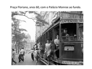 Praça Floriano, anos 60, com o Palácio Monroe ao fundo. 