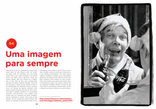 94


Uma imagem
para sempre
Hoje em dia, todos nós imaginamos o Papai Noel,      semelhante a uma cereja e a barba branca como a
Santa Claus ou São Nicolau como um senhor            neve. Também o trenó, as renas que o empurram e
de idade, cheio de vitalidade, com uma longa         o saco repleto de brinquedos. Com esses toques
barba branca, uma roupa vermelha e um grande         mágicos, Sundblom conseguiu que o personagem
sorriso nos lábios, feliz e generoso. Ainda que      adquirisse um aspecto muito diferente, muito mais
pareça mentira, essa nem sempre foi a imagem         feliz e bondoso. Assim chegou ao nosso coração.
que se teve dele; de fato, essa caracterização       Quem não escreveu uma carta a esse homem sábio
começou há apenas algumas décadas. Antes ele         e compreensivo? Quem não esperou ansioso que
era associado à figura de São Nicolau de Bari e      ele chegasse? Sundblom dedicou 35 anos de sua
foi representado de diferentes formas, inclusive     vida a pintá-lo. Em 1976 fez o último retrato, porém
como um duende de aspecto aterrador. Nem             a magia do seu Santa continuou viva para sempre.
parecia alguém amigável, até que em 1931 a Coca-
Cola pediu a Haddon Sundblom, um reconhecido
ilustrador norte-americano, uma imagem mais
amável para sua campanha de Natal. Sundblom
                                                     Para mais informações sobre esta história visite:
buscou inspiração no poema “Uma visita de São
Nicolau”, de seu compatriota Clement Moore. Dali     http://www.thecoca-colacompany.
tomou, por exemplo, as bochechas rosadas, o nariz    com/heritage/cokelore_santa.html
                                             -194-
 