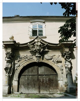 Înainte şi după lucrările de restaurare - Poarta IV a Cetății Alba Carolina
Before and after the restoration works - Gate ...