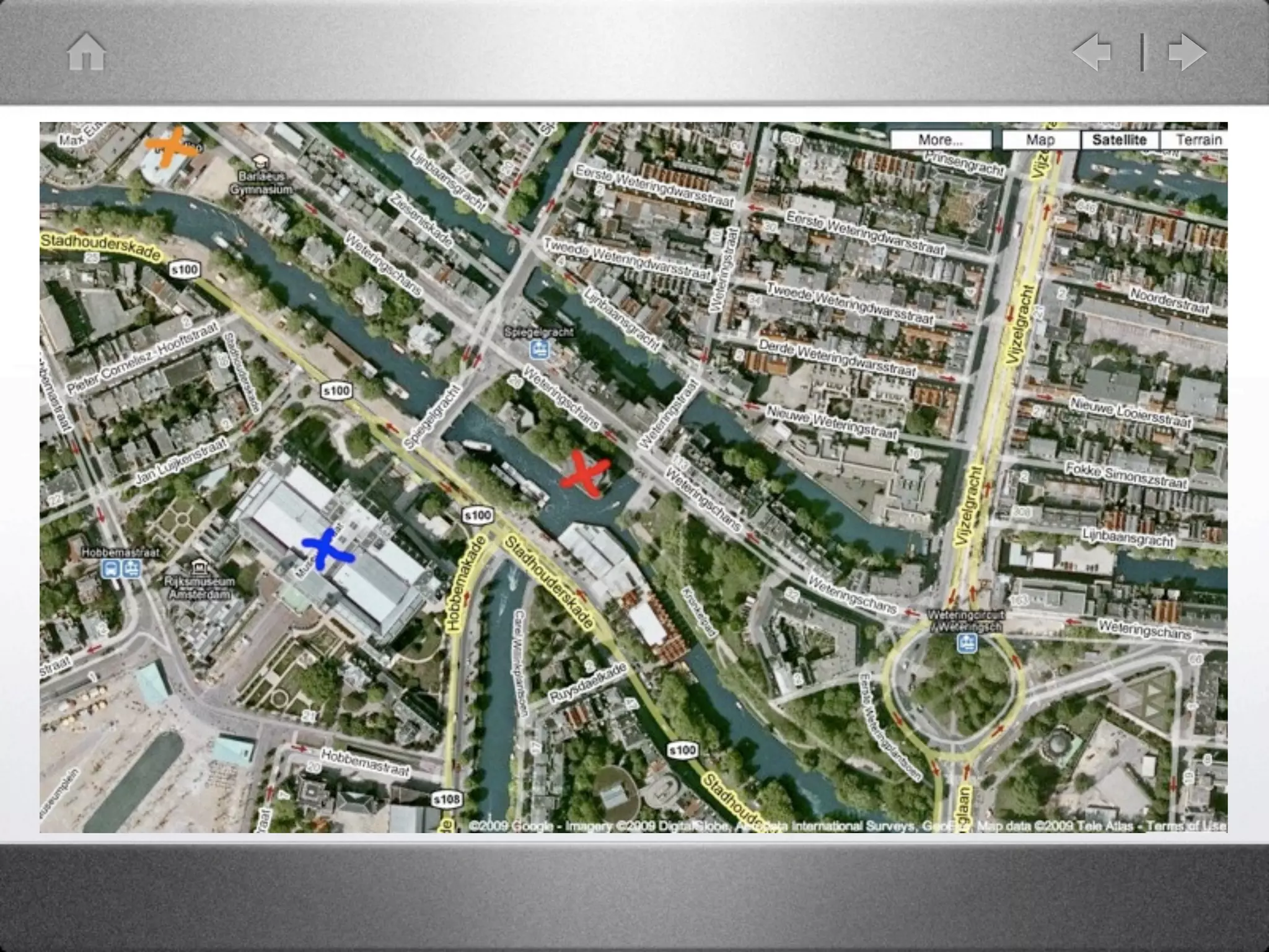 Booking.com
•   Part of priceline.com (NASDAQ: PCLN)

•   Headquarters in Amsterdam, The Netherlands
 