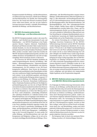 Kompetenzstandards für Bildungs- und BerufsberaterInnen,
ein Selbstevaluierungs-Instrument, mithilfe dessen Bildungs-
und BerufsberaterInnen die Qualität ihrer Beratungstätig-
keiten bzw. ihre formal und informell erworbenen Kompe-
tenzen selbst testen können, und eine mit dem Selbsteva-
luierungs-Instrument interaktiv verknüpfte Weiterbildungs-
datenbank für Bildungs- und BerufsberaterInnen.
3. MEVOC-Kompetenzstandards
für Bildungs- und BerufsberaterInnen
Die MEVOC-Kompetenzstandards wurden in der ersten Pro-
jektphase – nach Abschluß einer internationalen Ex-ante- und
Bedarfsanalyse – vom MEVOC-Projektteam in den Projekt-
sprachen Deutsch, Englisch, Italienisch, Niederländisch,
Rumänisch und Polnisch entwickelt. Dabei wurden bereits be-
stehende Standards, wie etwa die International Competencies
forEducationalandVocationalGuidancePractitioners(AIOSP
2003), als Basis verwendet. Jedoch wurde beim Erstellen der
MEVOC-Kompetenzstandardsdaraufgeachtet,auferlern-und
meßbare Kenntnisse und Qualiﬁkationen und nicht auf allge-
meingültige ethisch-moralische Normen zu fokussieren.
Die Erstversion der MEVOC-Standards beinhaltete die
sieben Kompetenzkategorien »Karriere und Bildung«, »Me-
thoden«, »Beratungskompetenzen«, Organisationskompe-
tenz«, »Stellenvermittlung«, »Persönlichkeit« und »Informa-
tionsmanagement«, die sich wiederum in etwa 100 Einzel-
kompetenzen auffächerten. Diese Version der Kompetenz-
standards wurde anschließend in allen Partnerländern im Rah-
men einer modiﬁzierten Delphi-ExpertInnenbefragung empi-
risch evaluiert. An der schriftlichen quantitativ und teilweise
qualitativ zu bearbeitenden Befragung nahmen insgesamt 127
Personen aus dem Bildungs- bzw. Bildungs- und Berufsbera-
tungsbereich aus Österreich, Deutschland, Großbritannien,
Italien, Niederlande, Rumänien und Polen teil. Die Delphi-Ex-
pertInnenbefragung hatte zum Ziel, die im Projekt MEVOC
entwickelten Kompetenzstandards hinsichtlich ihrer Relevanz
in der Praxis zu evaluieren. Dazu gaben die befragten Perso-
nen zu jeder Kompetenz an, ob diese ihrer Meinung nach in
der Praxis »nicht erforderlich«, »mittelmäßig erforderlich«
oder »unbedingt erforderlich« sei. Außerdem konnten sie bei
Bedarf Kompetenzen, die im Fragebogen nicht inkludiert wa-
ren, ergänzen und bezüglich ihrer Wichtigkeit beurteilen.
Die Ergebnisse der Delphi-ExpertInnenbefragung zeigen,
daß bestimmte Kompetenzen sowie fachliches Know-how als
in der Praxis unbedingt erforderlich angesehen werden; dies
wird zum Teil bereits in speziﬁschen Ausbildungen für Bil-
dungs- und BerufsberaterInnen und ähnliche Berufsgruppen
vermittelt (z.B. »MAS Career Management – Laufbahnbera-
tung« an der Universität Klagenfurt). Zu einem großen Teil
sollten Bildungs- und BerufsberaterInnen aber auch über
Kompetenzen und Fähigkeiten verfügen, die sie sich am be-
sten durch einschlägige Berufserfahrung im Bildungs-, Perso-
nalberatungs- oder Berufsberatungssektor aneignen können.
Bildungs- und BerufsberaterInnen sollten den Ergebnissen zu-
folge u.a. über arbeitsmarkt- und bewerbungsrelevantes Wis-
sen (z.B. Jobvermittlungsressourcen, formaleAnforderungen
des Bewerbungsprozedere), über Basiskommunikations- und
Beratungsfähigkeiten sowie über zielgruppenspeziﬁsches
Wissen verfügen. Darüber hinaus sollten sie Selbstmanage-
mentkompetenzen erworben haben (Zeit-, Finanz- und Fru-
strationsmanagement), ﬂexibel, aus sich herausgehend, moti-
viert und zu produktiver Selbstreﬂexion fähig und bereit sein.
Eine Darstellung der wichtigsten Qualitätsstandards sowie ei-
ne detailliertere Auswertung der Delphi-ExpertInnenbefra-
gung beﬁnden sich auf der Projektwebsite www.mevoc.net.
Zur weiteren Verwendung der im Delphi-ExpertInnen-
fragebogen bewerteten Kompetenzen für das MEVOC-
Selbstevaluierungs-Instrument und die MEVOC-Datenbank
wurden diejenigen Kompetenzen identiﬁziert, die von min-
destens 75 Prozent der in der Delphi-ExpertInnenbefragung
Interviewten als in der Praxis unbedingt erforderlich angese-
hen wurden und die in einem Selbstevaluierungs-Tool sub-
jektiv abfragbar sind. Darüber hinaus wurden einige Kompe-
tenzstandards ergänzt, die zwar in der Delphi-ExpertInnen-
befragungalswenigerwichtigeingeschätzt,abervomMEVOC-
Projektteam als unbedingt erforderlich angesehen wurden
(z.B. »über existierende eignungsdiagnostische bzw. Interes-
senstests Bescheid wissen«). Schließlich wurden die in der
folgenden Übersicht dargestellten 35 Kernkompetenzen in
das Selbstevaluierungs-Instrument aufgenommen. Die restli-
chen, als weniger essenziell beurteilten Kompetenzen werden
vorerst »stillgelegt« und sind inklusive der entsprechenden
Delphi-Ergebnisse auf der Projektwebsite dargestellt.
4. MEVOC-Selbstevaluierungs-Instrument
und MEVOC-Weiterbildungsdatenbank
Zur Zielgruppe des Selbstevaluierungs-Instrumentes zählen
Personen, die als Bildungs- und BerufsberaterIn oder in ver-
wandten Bereichen tätig sind und die ihre Beratungskompe-
tenzen im Selbsttest evaluieren wollen. Das Tool ist nicht für
den Einsatz zur Selektion von Bildungs- und Berufsberater-
Innen durch Beratungsinstitutionen gedacht, sondern rein
zum Erkennen möglicher fehlender Kompetenzen durch die
BeraterInnen selbst. Die Verwendung des Selbstevaluie-
rungs-Instrumentes ist so geplant, daß dieAnwenderInnen zu
jeder der 35 Kernkompetenzen angeben, inwiefern sie über
diese verfügen, wobei nicht nur auf den Erwerb von Kompe-
tenzen durch Aus- und Weiterbildung, sondern auch durch
praktische ErfahrungWert gelegt wird. Um ihr Know-how in
bezug auf jeden einzelnen Kompetenzstandard zu testen,
sollen die BenützerInnen jeweils eineAlternative aus den fol-
genden möglichen Antworten auswählen:
• Die Kompetenz habe ich durch eine anerkannte Weiter-
bildung erworben (z.B. facheinschlägiges Seminar).
 