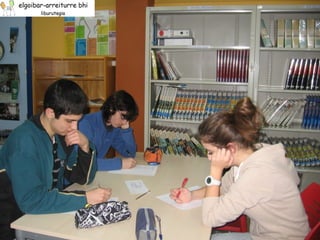 Bosko eguna lehiaketa 2013-14 lanak idazten