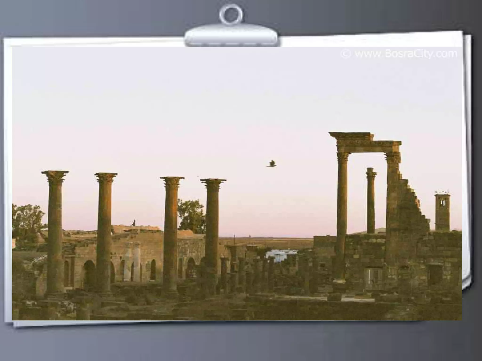 Kalybé 
 Serir Bent Al-Malek comme appelé en arabe . 
 L'autel païen romain . 
 Construit au IIIe siècle après J-C . 
 Très proche de Nymphée . 
 