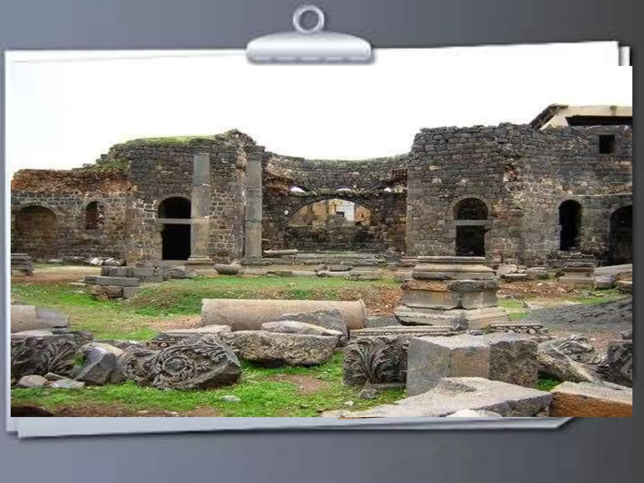 La Cathédrale 
 Construite à 512 après J-C. 
 Où l’apparition de le premier dôme dans le monde de la construction chrétienne. 
 Détruit le dôme en raison de l'erreur géométrique . 
 La Forme actuelle est un cercle dans le carré. 
 La longueur : 51 m . 
 La largeur : 37 m . 
 