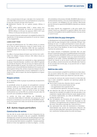 27BOURBON RAPPORT FINANCIER 2008
2RAPPORT DE GESTION
Enﬁn, un nouvel emprunt de type « club deal » d’un montant d’en-
viron 300 millions d’euros est en cours de ﬁnalisation et comportera
lui aussi des covenants de type ratios ﬁnanciers :
endettement ﬁnancier net sur capitaux propres inférieur à■
1,90 ;
dettes nettes opérationnelles (DNO = dettes nettes hors■
acomptes sur commandes de navires en construction) sur
EBITDA inférieur à 4,50 pour les exercices 2009 à 2011 puis
inférieur à 4,00 pour les exercices 2012 et suivants.
Ces covenants ﬁnanciers prévoiraient une exigibilité facultative à la
majorité des 2/3 des banques participantes en cas de non-respect
de ces engagements.
LIGNES COURT TERME
Une ligne de préﬁnancement de 134 millions d’euros, en attente
de la mise en place d’emprunts à long et moyen termes, est
entièrement tirée au 31 décembre 2008. Elle sera rapidement
remboursée dès la mise en place et le tirage des ﬁnancements en
question.
Par ailleurs, le groupe dispose de lignes court termes (non conﬁr-
mées) non utilisées à hauteur d’environ 206 millions d’euros au
31 décembre 2008.
La gestion de la trésorerie est coordonnée au siège opérationnel
du groupe. Financière Bourbon, société en nom collectif organisée
en centrale de trésorerie, offre ses services à la majeure partie des
ﬁliales opérationnelles du groupe. Ces entités sous convention de
trésorerie avec la Financière Bourbon bénéﬁcient d’un soutien actif
dans la gestion de leurs ﬂux, de leurs risques de change et de taux,
de leurs risques opérationnels et de leur endettement à court et
moyen termes, dans le respect des diverses législations en vigueur
localement.
Risques actions
Au 31 décembre 2008, le groupe ne possède plus de placements
de trésorerie.
Le portefeuille actions du groupe est principalement constitué
d’actions cotées sur le marché américain. À la date d’arrêté des
comptes, ces actifs sont évalués à leur juste valeur, sur la base
des paramètres suivants : cours de l’action et taux de change.
Conformément aux normes IFRS, les variations de juste valeur de
ces actifs sont constatées en résultat ﬁnancier.
Le nombre de titres auto détenus par BOURBON au
31 décembre 2008 s’élève à 2 260 006. Une variation de 10 % à
la hausse ou à la baisse du cours de l’action de BOURBON résulte-
rait en une variation de la valeur de marché des actions propres de
4 millions d’euros.
4.5 Autres risques particuliers
Construction de navires
Une des clés du succès réside dans la mise à disposition de nos
clients de navires innovants à des prix compétitifs. BOURBON
développe des concepts de navires de nouvelle génération (propul-
sion diesel-électrique, positionnement dynamique DP2, etc.) ; il les
fait construire dans des chantiers compétitifs – localisés essentiel-
lement en Chine mais également en Inde et au Nigéria – en série,
aﬁn de bénéﬁcier d’économies d’échelle. BOURBON sélectionne un
nombre limité de chantiers, d’où une certaine dépendance vis-à-vis
de ces chantiers. Une défaillance d’un des chantiers sélectionnés
pourrait diminuer la capacité de BOURBON à répondre aux attentes
des clients.
Une large majorité des engagements a été prise auprès d’un
chantier chinois qui a démontré sa capacité à délivrer des navires
innovants et de qualité et dont la solidité ﬁnancière n’est pas remise
en cause à ce jour.
Activité dans les pays émergents
Le développement international de BOURBON s’effectue en grande
partie dans les pays émergents (côte occidentale d’Afrique, Asie,
Amérique du Sud…). Il s’opère prioritairement à travers des joint-
ventures avec des partenaires locaux, dans une optique de partage
des savoir-faire et des bénéﬁces, et avec le souci d’apporter un
maximum de contenu local.
Les risques associés à l’exploitation d’activités dans ces pays
peuventcomprendrenotammentl’instabilitépolitique,économique,
sociale ou ﬁnancière. BOURBON s’efforce de mener ses activités et
ses opérations en se protégeant contre ces risques économiques,
politiques ou de conﬂits. Toutefois, BOURBON peut ne pas être en
mesure de s’assurer ou de se couvrir contre ces risques et peut
être, par ailleurs, amené à rencontrer des difﬁcultés dans l’exercice
de ses activités dans de tels pays, ce qui pourrait avoir un impact
sur ses résultats.
Maîtrise des coûts
Dans un environnement compétitif, la satisfaction du client néces-
site une bonne maîtrise des coûts. La stratégie Horizon 2012 de
BOURBON consiste à investir pour réduire les coûts des clients.
Le principe de construire des navires innovants en série dans des
pays à coûts compétitifs, engendre une dynamique globale de
maîtrise des coûts :
Pour le client, la série des « Bourbon Liberty » permet :■
une réduction de la consommation du fuel,–
une augmentation de la capacité de fret,–
une efﬁcacité des opérations, des gains de temps ;–
Une réduction des coûts de construction de 15 à 30 %, en■
respectant les standards de qualité et de sécurité grâce à une
coopération originale, alliant architectes navals, équipementiers
et chantiers expérimentés, aux côtés de BOURBON, pour un
partage des savoir-faire ;
Une normalisation des formations aﬁn de garantir un niveau■
équivalent dans le monde : formation des équipages sur des
simulateurs,homogénéisationdescompétences,enrichissement
des savoir-faire grâce au partage des « best practices » ;
Une optimisation des coûts de maintenance et d’entretien :■
industrialisation des services de maintenance, réduction des
stocks de pièces détachées, optimisation des temps d’interven-
tion, substitution facilitée pendant les arrêts techniques…
090430DRF_Bourbon_FR.indb 27 19/05/09 12:19:22
 