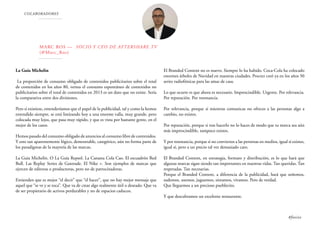 COLABORADORES
Marc Ros — Socio y CEO de Aftershare.tv
(@Marc_Ros)
La Guía Michelín
La proporción de consumo obligado de contenidos publicitarios sobre el total
de contenidos en los años 80, versus el consumo espontáneo de contenidos no
publicitarios sobre el total de contenidos en 2013 es un dato que no existe. Sería
la comparativa entre dos divisiones.
Pero si existiese, entenderíamos que el papel de la publicidad, tal y como la hemos
entendido siempre, se está limitando hoy a una enorme valla, muy grande, pero
colocada muy lejos, que pasa muy rápido, y que es vista por bastante gente, en el
mejor de los casos.
Hemos pasado del consumo obligado de anuncios al consumo libre de contenidos.
Y esto tan aparentemente lógico, demostrable, categórico, aún no forma parte de
los paradigmas de la mayoría de las marcas.
La Guía Michelín. O La Guía Repsol. La Canasta Cola Cao. El escuadrón Red
Bull. Las Replay Series de Gatorade. El Nike +. Son ejemplos de marcas que
ejercen de editoras o productoras, pero no de patrocinadoras.
Entienden que es mejor “el decir” que “el hacer”, que no hay mejor mensaje que
aquel que “se ve y se toca”. Que va de crear algo realmente útil o deseado. Que va
de ser propietario de activos perdurables y no de espacios caducos.
El Branded Content no es nuevo. Siempre lo ha habido. Coca-Cola ha colocado
enormes árboles de Navidad en nuestras ciudades. Procter creó ya en los años 50
series radiofónicas para las amas de casa.
Lo que ocurre es que ahora es necesario. Imprescindible. Urgente. Por relevancia.
Por reputación. Por resonancia.
Por relevancia, porque si mientras comunicas no ofreces a las personas algo a
cambio, no existes.
Por reputación, porque si tras hacerlo no lo haces de modo que tu marca sea aún
más imprescindible, tampoco existes.
Y por resonancia, porque si no conviertes a las personas en medios, igual sí existes,
igual sí, pero a un precio tal vez demasiado caro.
El Branded Content, en estrategia, formato y distribución, es lo que hará que
algunas marcas sigan siendo tan importantes en nuestras vidas. Tan queridas. Tan
respetadas. Tan necesarias.
Porque el Branded Content, a diferencia de la publicidad, hará que soñemos,
sudemos, usemos, juguemos, sintamos, vivamos. Pero de verdad.
Que lleguemos a un precioso pueblecito.
Y que descubramos un excelente restaurante.
#foxize
 