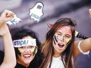 Impeachment Instituída uma CPI – desmonta o “esquema PC” – rede de corrupção, sonegação, contas-fantasmas; Caras-pintadas tomam as ruas; Collor espera os últimos instantes para renunciar. Assume seu vice Itamar Franco. 