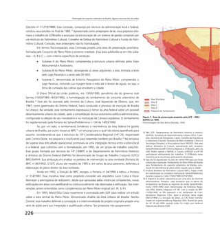 Preservação do conjunto urbanístico de Brasília: alguma coisa está fora da ordem
226
(Decreto no
11.210/1988). Essa comissão, composta por técnicos da administração local e federal,
concluiu seus estudos no ﬁnal de 1989.13
Apresentado como anteprojeto de lei, essa proposta reto-
mava o trabalho do GT/Brasília e avançava na estruturação de um sistema de gestão composto por
um Instituto do Patrimônio Cultural, Conselho de Defesa do Patrimônio Cultural e Fundo do Patri-
mônio Cultural. Contudo, esse anteprojeto não foi homologado.
Em termos físico-espaciais, essa Comissão propôs uma área de preservação prioritária,
formada pelo Conjunto do Plano Piloto e entorno imediato. Essa área subdividia-se em três subá-
reas – A, B e C –, com critérios especíﬁcos de proteção.
Subárea A do Plano Piloto: compreendia a estrutura urbana deﬁnida pelos Eixos
Monumental e Rodoviário;
Subárea B do Plano Piloto: abrangendo as áreas adjacentes a este, limitada a leste
pelo Lago Paranoá e a oeste pela DF-003;
Subárea C, denominada de Entorno Paisagístico do Plano Piloto: compreendia o
Lago Paranoá, incluindo sua margem leste e indo até o divisor de águas, ou seja, a
linha de cumeada das colinas que envolvem a cidade.
O Diário Oﬁcial da União publicou, em 13/03/1990, penúltimo dia do governo José
Sarney (15/03/1985-14/03/1990), a homologação do tombamento do conjunto urbanístico de
Brasília.14
Esse ato foi assinado pelo ministro da Cultura, José Aparecido de Oliveira, que, em
1987, como governador do Distrito Federal, havia conduzido o processo de inscrição de Brasília
na Unesco. Na verdade, esse tombamento expressava o temor da área federal sobre um possível
desvirtuamento urbano da cidade, após a consolidação da sua autonomia político-administrativa,
conﬁgurada na eleição de seu mandatário e na instituição da Câmara Legislativa. O tombamento
foi regulamentado pela Portaria do Sphan/PróMemória n.o
04 de 14/03/1990.
Se, por um lado, o tombamento fortaleceu a interferência da área federal na gestão
urbana de Brasília, por outro trouxe ao IBPC15
um encargo para o qual não estava aparelhado para
assumir, considerando-se que a estrutura da 14ª Coordenadoria Regional (14ª CR), responsável
pelo Centro-Oeste, era pequena e insuﬁciente para responder também por Brasília.16
Na tentativa
de superar essa diﬁculdade operacional, promoveu-se uma integração técnica entre a esfera local
e a federal, que culminou com a formalização, em 1992, de um grupo de trabalho conjunto.
Esse grupo formado por técnicos da 14ª CR/IBPC e do Departamento de Patrimônio Histórico
e Artístico do Distrito Federal (DePHA) foi denominado de Grupo de Trabalho Conjunto (GTC)/
IBPC/DePHA. Sua atribuição era analisar os pedidos de intervenção na área tombada (Portaria do
IBPC no
06/1992). O GTC atuou até meados de 1995 e, em vários de seus pareceres, defendeu a
elaboração do plano diretor da área tombada.
Ainda em 1992, a Direção do IBPC revogou a Portaria no
04/1990 e editou a Portaria
no
314/1992. Essa iniciativa teve como propósito conceder aos arquitetos Lucio Costa e Oscar
Niemeyer a prerrogativa de realizarem, desde que aprovadas pelas instâncias competentes, novas
ediﬁcações em áreas non-aediﬁcandi ou institucionalmente não destinadas à ediﬁcação. Tais inter-
venções seriam entendidas como complementos ao Plano Piloto original (art. 9o
, § 3o
).
Em 1993, Maria Elisa Costa novamente é contratada pelo GDF para realizar um estudo
sobre a área central do Plano Piloto. Denominado Análise da Área Urbana de Brasília: Núcleo
Central, esse trabalho defende a concepção e a intencionalidade do projeto original e propõe uma
série de ações para sua integração e qualiﬁcação urbana. Tais propostas não prosperaram.
13 Pelo GDF: Departamento do Patrimônio Histórico e Artístico
(DePHA); Secretaria de Desenvolvimento Urbano (SDU); Code-
plan; Secretaria de Transportes; Caesb; Conselho de Arquitetura
e Urbanismo (Cauma); Secretaria de Meio Ambiente, Ciência e
Tecnologia (Sematec); e Procuradoria-Geral (PRG/DF). Pela área
federal: Ministério da Cultura, representado pelo complexo
Sphan/PróMemória/8ª Diretoria Regional e GT/Brasília, além da
UnB. Porém, apenas o DePHA, o Cauma, a PRG/DF e a 8ª DR
participaram efetivamente dos trabalhos. O GT/Brasília nesse
momento já se encontrava praticamente desativado.
14 Esse ato foi republicado no DOU de 14/03/1990 para que fosse
substituída a expressão Tombamento do Plano Piloto de Brasília
para Tombamento do conjunto urbanístico de Brasília, cons-
truído em decorrência do plano piloto traçado para a cidade.
15 Instituto Brasileiro do Patrimônio Cultural (IBPC), órgão criado
em substituição ao complexo institucional Sphan/PróMemória
durante o governo Collor (15/03/1990-02/10/1992).
16 A trajetória do Iphan caracteriza-se por uma série de reformas
administrativas. Portanto, cabe esclarecer que na época do
tombamento de Brasília as regionais do então Sphan/PróMe-
mória (1979-1990) eram denominadas de Diretorias Regio-
nais (DRs). Brasília integrava a 8a
DR. Com a criação do IBPC
(12/04/1990), as DRs passaram a ser designadas de Coor-
denadorias Regionais (CRs). Após a extinção desse órgão
(06/12/1994) e a recriação do Iphan, as CRs foram transfor-
madas em Superintendências Regionais (SRs). Brasília fez parte
da 14a
SR até 2000, quando então foi criada uma Gerência
Especial para Brasília (GEB).
Figura 7 - Área de preservação proposta pelo GTC – IPBC/
DePHA em 1995
Fotomontagem de Vera Bonna Brandão, 2009
Área Prioritária
Área B
Área C
Área D
Poligonal de Tombamento
 