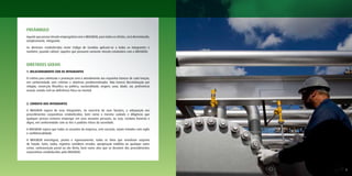 PREÂMBULO
Aquele que possui vínculo empregatício com a BRASKEM, para todos os efeitos, será denominado,
simplesmente, Integrante.

As diretrizes estabelecidas neste Código de Conduta aplicam-se a todos os Integrantes e
também, quando cabível, àqueles que possuem somente vínculo estatutário com a BRASKEM.



DIRETRIZES GERAIS
1. RELACIONAMENTO COM OS INTEGRANTES

O critério para admissão e promoção será o atendimento aos requisitos básicos de cada função,
em conformidade com critérios e objetivos predeterminados. Não haverá discriminação por
religião, convicção filosófica ou política, nacionalidade, origem, sexo, idade, cor, preferência
sexual, estado civil ou deficiência física ou mental.



2. CONDUTA DOS INTEGRANTES

A BRASKEM espera de seus Integrantes, no exercício de suas funções, a adequação aos
procedimentos corporativos estabelecidos, bem como o mesmo cuidado e diligência que
qualquer pessoa costuma empregar em seus assuntos pessoais, ou seja, conduta honesta e
digna, em conformidade com as leis e padrões éticos da sociedade.

A BRASKEM espera que todos os assuntos da empresa, sem exceção, sejam tratados com sigilo
e confidencialidade.

A BRASKEM investigará, pronta e rigorosamente, todos os fatos que envolvam suspeita
de fraude, furto, roubo, registros contábeis errados, apropriação indébita ou qualquer outro
crime, contravenção penal ou ato ilícito, bem como atos que se desviem dos procedimentos
corporativos estabelecidos pela BRASKEM.




                                                                                                   7
 