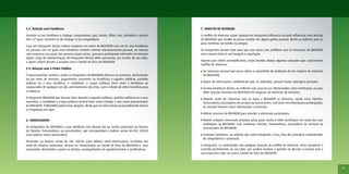 5.4. Relação com Familiares                                                                        7. CONFLITO DE INTERESSE

Entende-se por familiares o cônjuge, companheiro, pais, irmãos, filhos, tios, sobrinhos e primos   O conflito de interesse ocorre quando um Integrante influencia ou pode influenciar uma decisão
até o 2º grau, inclusive os do cônjuge e/ou companheiro.                                           da BRASKEM que resulte ou possa resultar em algum ganho pessoal, direto ou indireto, para si,
                                                                                                   para membros da família ou amigos.
Caso um Integrante deseje realizar negócios em nome da BRASKEM com um de seus familiares
ou pessoas com as quais seus familiares tenham estreito relacionamento pessoal, ou mesmo           Os Integrantes devem zelar para que suas ações não conflitem com os interesses da BRASKEM
com empresas nas quais tais pessoas sejam sócias, possuam participação relevante ou exerçam        nem causem dano à sua imagem e reputação.
algum cargo de administração, tal Integrante deverá obter permissão, por escrito, do seu Líder,
a quem caberá discutir o assunto com o Comitê de Ética da BRASKEM.                                 Apenas para efeito exemplificativo, estão listadas abaixo algumas situações que caracterizam
                                                                                                   conflito de interesse:
5.5. Relação com o Poder Público
                                                                                                    Ter interesse pessoal que possa afetar a capacidade de avaliação de um negócio de interesse
É expressamente vedado a todos os Integrantes da BRASKEM oferecer ou prometer, diretamente          da BRASKEM;
ou por meio de terceiros, pagamentos, presentes ou benefícios a agentes públicos, partidos
políticos ou a seus membros, e candidatos a cargos políticos, bem como a familiares ou              Dispor de informações confidenciais que, se utilizadas, possam trazer vantagens pessoais;
equiparados de qualquer um dos anteriormente descritos, com o intuito de obter benefício para       Aceitar benefícios diretos ou indiretos que possam ser interpretados como retribuição, ou para
a empresa.                                                                                          obter posição favorável da BRASKEM em negócios de interesse de terceiros;
O Integrante BRASKEM que desejar fazer doações a agentes públicos, partidos políticos ou a seus     Adquirir ações de empresas com as quais a BRASKEM se relaciona, sejam estas Clientes,
membros, e candidatos a cargos políticos deverá fazer como cidadão, e não como representante        Fornecedores, prestadores de serviços ou concorrentes, com base em informações privilegiadas,
da BRASKEM. A BRASKEM poderá fazer doações, desde que em observância ao procedimento interno        ou mesmo fornecer essas informações a terceiros;
e à legislação em vigor.
                                                                                                    Utilizar recursos da BRASKEM para atender a interesses particulares;

6. LIBERALIDADES                                                                                    Manter relações comerciais privadas pelas quais venha a obter privilégios em razão das suas
                                                                                                    atribuições na BRASKEM, com empresas Clientes, Fornecedoras, prestadoras de serviços ou
Os Integrantes da BRASKEM e seus familiares não devem dar ou aceitar presentes ou favores           concorrentes da BRASKEM;
de Clientes, Fornecedores, ou concorrentes, que correspondam a valores acima de US$ 100,00
(cem dólares norte-americanos).                                                                     Contratar familiares, ou solicitar que outro Integrante o faça, fora dos princípios estabelecidos
                                                                                                    de competência e potencial;
Presentes ou favores acima de US$ 100,00 (cem dólares norte-americanos), recebidos por
meio de relações comerciais, devem ser comunicados ao Comitê de Ética da BRASKEM e, caso           O Integrante, se confrontado com qualquer situação de conflito de interesse, deve comunicar o
reprovados, devolvidos a quem os ofertou, acompanhados de agradecimentos e justificativas.         ocorrido prontamente ao seu Líder, que poderá resolver a questão ou discutir o assunto com o
                                                                                                   seu respectivo Líder ou com o Comitê de Ética da BRASKEM.



                                                                                                                                                                                                        17
 
