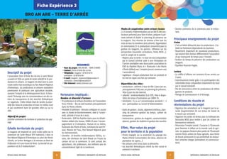 RÉSEAU RURAL BRETAGNE EXPÉRIENCES INNOVANTES EN BRETAGNE
7
RÉSEAU RURAL BRETAGNE EXPÉRIENCES INNOVANTES EN BRETAGNE
6
Fiche Expérience 3
BRO AN ARE - TERRE D’ARRÉE
Descriptif du projet
L’association Terre d’Arrée Bro An Are à Saint-Rivoal
a ouvert en 1994 un point de vente collectif de 16 pro-
ducteurs et artisans. Le magasin est situé dans la zone
rurale isolée mais touristique du Parc Naturel Régional
d’Armorique. Les producteurs et artisans souhaitent
promouvoir et pratiquer une agriculture durable,
soutenir l’emploi et le développement local. Ils favo-
risent l’échange avec les consommateurs via des ca-
hiers de transparence et des marchés thématiques
co-organisés. L’idée initiale était de vendre à proxi-
mité des lieux de production et donc en milieu rural
et pas seulement dans les grandes villes ou sur la
côte.
Objectif du projet:
Concilier animation du territoire et protection du pay-
sage
Échelle territoriale du projet:
Le magasin est implanté en zone rurale isolée sur la
commune de Saint-Rivoal (175 habitants.) dans le
Parc Naturel Régional d’Armorique au cœur des Monts
d’Arrée, en Centre-Bretagne à 30 minutes au Nord de
Châteaulin et à une heure de Brest. La densité de po-
pulation est de 9 habitants/km².
Partenaires impliqués:
Nombre et diversité d’acteurs
• 25 producteurs et artisans (membres de l’association
Terre d’Arrée - Bro An Are) localisés principalement
dans les Monts d’Arrée.
• Modalité d’adhésion: Décision collégiale en accord
avec la charte de fonctionnement, vote à l’unani-
mité, période d’essai de 6 mois.
• Partenaires: ESAT du Papillon blanc pour la réhabi-
litation initiale des locaux, CIVAM 29 pour l’accom-
pagnement et l’animation, Maison de la rivière,
Écomusée des Monts d’Arrée, commune de Saint Ri-
voal, Maison de l’eau, Parc Naturel Régional pour
les événementiels.
• Clientèle: 30 familles hebdomadaires fidèles, ru-
rales, des alentours de Saint Rivoal car l’école du
canton est sur la commune. Ce sont surtout des
agriculteurs, des professeurs, des militants peu de
consommateurs âgés de la commune.
RESSOURCES
• Nom du projet: BRO AN ARE - TERRE D'ARRÉE
• Contact: Terres d'Arrée Bro an Are
• Téléphone: magasin: 0298814910
animation: 0298814394
• E-mail: magasin: broanare29@wanadoo.fr
animation: civam29@wanadoo.fr
• Site Internet: www.broanare.com
Modes de coopération entre acteurs locaux
2 à 3 Conseils d’Administration par an (80% des pro-
ducteurs présents) pour faire le bilan, préparer la pé-
riode estivale et établir le planning de présence sur
le magasin. Une réunion de bureau a lieu tous les
mois où tous les membres sont présents. Organisation
en commissions (5-6 producteurs concernés) pour la
gestion du magasin, les pannes, réflexion sur les
perspectives (nouvelles animations, fiches NESO…),
suivi et congés de la salariée.
• Moyens pour la vente: le local est mis à disposition
par le Conseil Général suite à une rénovation de
l’ancien presbytère avec deux autres associations le
ESAT du Papillon Blanc et « Écomusée » des Monts
d’Arrée (début avec 2 emplois jeunes communs aux
3 associations).
• Logistique: chaque producteur livre ses produits et
les met en rayon une fois par semaine.
Répartition des rôles:
• producteurs: présents à tour de rôle 2 jours par an,
principalement l’été avec un planning de présence.
Mise à jour du site internet.
• salariée: vente/animation (0,6 ETP), Mise à dispo-
sition de temps d’animation par CIVAM 29.
• bénévoles: il y a eu 1 consommateur pendant 2 - 3
ans: participation au Conseil d’Administration.
• Outils de gestion: charte, règlement intérieur, plan-
ning de présence-gestion du temps, cahiers de
transparence
• Commissions: gestion du magasin, communication
externe, gestion du matériel et gestion des marchés
Effets, Plus-value du projet
pour le territoire et la population
• Charte engagée sur la protection du paysage des
Monts d’Arrée (conservation des talus, absence de
plantation de sapins…)
• Des artisans sont inclus dans la démarche.
• Les marchés thématiques créent du lien social et
animent le territoire
• Dernier commerce de la commune avec le restau-
rant.
Principaux enseignements du projet
Freins
• C’est un faible débouché pour les producteurs. L’ac-
tivité est fortement dépendante du tourisme.
• Roulement important de nouveaux producteurs,
qui veulent faire évoluer différemment l’association
et qui manquent de temps pour s’investir.
• Gestion du temps de présence des producteurs au
magasin.
• Équilibre financier fragile.
Leviers
• Le chiffre d’affaires est constant d’une année sur
l’autre.
• Investissement limité grâce à la participation des
collectivités (mise à disposition notamment du local
par le Conseil Général).
• Pas de concurrence entre les producteurs de même
gamme de produits.
• Partage de connaissances et d’échange.
Conditions de réussite et
réorientations du projet
• Organiser des animations sur le magasin par la sa-
lariée (augmentation de son temps de travail de
4 heures par semestre).
• Organiser des visites de fermes avec la méthode des
boussoles NESO pour mettre à jour les cahiers de
transparence existants.
• Pérenniser l’emploi salarié. S’associer à l’Écomusée
pour favoriser le débat sur le monde rural et agri-
cole. Les paysans feraient alors partie de l’Écomusée
comme forces actives du futur agricole, sous forme
de forum permanent ce qui permettrait de mutua-
liser certaines charges (animations et communica-
tion).
 