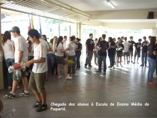 Chegada dos alunos à Escola de Ensino Médio do
Paquetá.
 