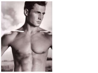 Os equipamentos extras estavam em uma bolsa em cima de um banco próximo ao altar,
que com frequência eles foram trocar lentes e pegar pilhas.
Embora nosso fotografo estivesse um pouco „despojado‟ (paletó aberto), me pareceu de
muito profissionalismo e segurança no trabalho dele, explicou depois que era uma situação mais
“Light”, por ser amigo dos noivos.
 