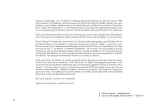 52
Quant aux pyramides entre lesquelles il s’allonge, dans Surlendemains du style, un texte de 1981
qu’il consacre à certaines des premières images qu’il fit du site de Gizeh, Roche rapporte une autre
tradition, venue d’Inde, qui les associe au sexe féminin et qui, au Népal, les consacre à l’adoration
de la « Dame de l’Intime Secret », conférant du coup à son image une signification érotique qu’on
ne lui soupçonnait pas forcément tout en la liant à un mystère que, naturellement, il ne révèle pas.
Mais cette dernière hypothèse ne vaut pas davantage que toutes celles qui précèdent. Elle présente
juste l’avantage de les suspendre toutes, laissant entendre qu’aucune ne dit plus vrai qu’une autre.
Dans Le Boitier de mélancolie, commentant l’une des deux mille photographies qu’Henri Maccheroni
prit du sexe d’une femme, Roche fait remarquer à quel point certaines images - mais il en va ainsi
de toute image vraie - donnent irrésistiblement envie de parler d’elles tout en interdisant d’en dire
quoi que ce soit : « Le rhéteur - l’amateur d’éloquence - qui croyait s’en tirer, devant ce sexe de
femme pour une fois immortel, par quelque allusion au visage de Méduse et au clin d’œil de saurien
roublard qu’elle lui lance ici, se fait tout petit devant l’épreuve, il ramasse ses papiers et remballe
ses affaires, il ne peut que redescendre l’escalier et se perdre au dehors. »
Il me reste à faire de même et à prendre congé du lecteur. Devant un autre site, celui de Carnac,
dans un texte plus ancien (il date de 1969), observant « le défilé  d’incongruités pierreuses » d’un
monument breton pas moins mystérieux que son homologue égyptien, Roche se présente, dit-il,
comme « un homme dépourvu de sens devant un monument d’où le sens, d’où toutes sortes de sens
détalent continuellement. » Menhir ou sphinx, dolmen ou pyramide, quelle que soit l’apparence
qu’on lui trouve, et la signification qu’on lui donne, le monde a toujours la même valeur d’énigme
dont il tire sa force de fascination enchantée.
Plus on le regarde et moins on le comprend.
Moins on le comprend et mieux on le voit.
« Plus je regarde... »Philippe Forest
sur une photographie de Denis Roche. 17 mai 2021.
 