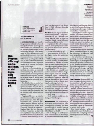 r



                                                                                                                                                      tar vare pc.
                                                                                                                                                  Ole Ellefsreters
                                                                                                                                                    imponerende
                                                                                                                                                  premiesamli ng




                                                                              uten byer, kan man na nyte det ur-         byer, bare syv-atte kilometer fra hver
                                         BYSTATUS                             bane liv i bade Lillestrom, Sandvika,      av dem. Hva Proysen ville ha sagt om
                                         I 1992 fikk tettsteder               Dmbak og Ski.                              byrefonnen, er det ingen i traktene
                                         i Norge retten ti I a ta
                                         bystatus selv.                                                                  som onsker a svare tydelig pel.
                                                                              For liten? Og som f0lge av et soleklart      - At stadig fiere vi! smykke seg med
                                                                              kommunestyrevedtak i Ringsaker i           bystatus, sier nok noe om tiden vi le-
                                   Tekst: HAlVOR HEGTUN                       november - 35 mot 4 stemmer - har          ver i. Vi ser en l..11lturell urbanisering,
                                   Foto: OLAV OLSEN                           Norge ikke tre, men na hele fern           a v;ere ilrban er det riktige og politisk
                                                                              mjosbyer: Gj0Vik, Hamar, Lilleham-         korrekte. Og selv om man ikke bor i
                                   AKOMME KJeRENDE over Brooklyn              mer, Brumunddal og Moelv.                  by, bor man uansett V<Ere urbant ori-
                                   Bridge og la seg malbinde av husrek-          - Jeg skjonner ikke helt meningen       entert, sier Per Gunnar Roe, forste-
                                   kene pa Manhattan er selvsagt noe          med det, sier Inger Myhre der hun tar      amanuensis i samfunnsgeografi ved
                                   helt annet enn ata av fra E6'en nord       seg gjennom Brumunddal sentrum             Universitetet i Oslo.
                                   for Hamar og f01ge skiltingell inn mot     pI! sparkstotting.                            Hva en by egentlig er, er det heller
,I                                 Brumullddal sentrum. Knapt et men-            - Er ikke Brumunddal en by?             ikke sa mange som vi! svare pa. Men
                                   neske, og i hvert falllngen brumulld-         - Jeg synes den er litt for liten til   R0e tar sjansen pa a komme med

 i	   Hva
      Proysen
                                   dol, har pastatt noe annet. Men i Bru-
                                   munddal motte 1000 mennesker opp
                                   til fyrverkeri og festappeller, i Moelv
                                                                              det. Og det tror jeg dere ogsa synes,
                                                                              sier Myhre.
                                                                                 Ved bussholdeplassen forteller Bror
                                                                                                                         noen vanlige kjennetegn.
                                                                                                                           - En by b0r ha et variert n<Erings-
                                                                                                                         grunnlag, en variert befolkning, et

      ville sagl                   200 , da de to klart starste tettstedene
                                   i Ringsaker kommune la bygdelivet
                                                                              Hammer Brurberg, en innfiytter fra
                                                                              landets eldste by, Tonsberg, at klassen
                                                                                                                         visst mangfold av yrker og *nester
                                                                                                                         som tilbys, og i hvert fall i sentrum
      am by-                       bak seg og tok spranget inn i byenes       hans pa Moelv ungdomsskole bmt ut          en viss bymessig bebyggelse, oftest i
      reformen,                    rekker nyttarsnatten.
                                      - Det var en fiott markering av
                                                                              i latterkrampe da byvedtaket for Bru-
                                                                              munddal og Moelv ble gjort kjent.
                                                                                                                         form av kvartaler. I en by er det ogsa
                                                                                                                         slik at man ofte beveger seg blallt
      er del                       samhold, sier artisten og brumund-            Men det skjer noe. Inne i de mest       fremmede. Nar du lla'rmer deg nivaet
      ingen                        dolen Geirr Lystrup. Til sommeren
                                   blir det byfester, sannsynligvis ledet
                                                                              sentrale sentrumskvartalene, der ga-
                                                                              tene har greie navn som 0vregate,
                                                                                                                         der aIle kjellner aile, er det vanskelig
                                                                                                                         a snakke om en by, men kanskje en
      sam                          av finansminister Sigbjorn Johnsen,        Nedregate, Nygata, Gammelgata og           smaby, sier samfunnsgeografen.
      onsker                       og pI! begge steder er det lagt kom-       Furnesvegen, spavendes meter for
                                   munale planer for oppussing og ur-         meter av noen godlynte karer i overall.    Polet kommer. Brumunddal har
      a svare
       o
                                   banisering.                                Fjernvarmen er pa vei. Gamle vann-         9000 innbyggere, jernbanestasjon, to
      Iydelig                         Det offisielle tallet pa norske byer    og avlopsledninger byttes ut.              kommunehus , politi- og lensmanns-

      pa.o                         er mer enn fordoblet pa 15 aT. Mens
                                   bystatus f01' var noe man fikk, etter en
                                                                                 - Brumunddal blir helt klart mer og
                                                                              mer en by. Det skulle da bare mangle,
                                                                                                                         kontor, ikke noe hotell, men lofte om
                                                                                                                         snarlig elpning av et polutsalg.
                                   skj0l1nsvurdering i hovedstaden, er        sa mye arbeid vi legger ned idette,           I Moelv, ogsel det et stolt industri-
                                   na bystatus noe som tettstedene bare       sier Ragnar Borresen fra det lokale en-    sted, bor det ikke mer enn 4200, og
                                   tar, gjennom enkle vedtak i kommu-         treprenorfirmaet Maskinanlegg AjS.         handlestr0ket er fort gjort a fa oversikt
                                   nestyret.                                     - Moelv ogsa?                           over. Men med apningen av Mjosbrua
                                      Puggingen blir verre og verre for          - Moelv uttaler vi oss ikke om, sier    i 1985 har nettopp Moelv, i sterkere
                                   skoleelever som vill<Ere seg navnet        kollegaen Terje Skaugen.                   grad enn Brumunddal, kunnet brisk
                                   pa aile norske byer. Mens det i gene-                                                 seg med rollen som selve knutepunk-
                                   rasjoner var nok a kjenne tre byer i       Norgeshistorie. Ved Statsarkivet pI!       tet i Mjosregionens trafikksystem. Er
                                   More og Romsdal: Alesund, Molde og         Hamar har man funnet ut at kom-            man opptatt av fornuftig kjoretid til
                                   Kristiansund, rna man na ogsa nevne        munestyret i Ringsaker har skapt           bade Gj0vik, Hamar og Lillehammer.
                                   Ulsteinvik, Fosnavag og Andalsnes. I       norgeshistorie: At to steder i samme       er nettopp Moelv stedet.
                                   Rogaland ligger ikke bare Stavanger,       kommune blir byer samme dag, skal             Gun Messel arbeidet i 28 elr pa
                                   Sandnes, Haugesund og Egersund ,           ikke tidligere ha skjedd.                  postkontoret, 2390 Moelv, far det 3-
                                   men ogsa byene Bryne, Sauda, Jor-             Nytt er det ogsa at Alf Pwysens         november ble nedlagt og erstatte
                                   peland, Skudeneshavn og Akrehavn.          vesle barndomshjem pa Rudsl10gda           med en post-i-butikk-lasning pa
                                   I Akershus, som inntil 1997 var helt       er havnet midtveis mellom to norske        Kiwi.                                [3
      34   A MCA'iI~lf 22. JANUAR 2010
 