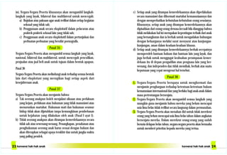ini, Negara-Negara Peserta khususnya akan mengambil langkah-
langkah yang layak, bilateral dan multilateral untuk mencegah:
a) Bujukan atau paksaan agar anak terlibat dalam setiap kegiatan
seksual yang tidak sah;
b) Penggunaan anak secara eksploitatif dalam pelacuran atau
praktek-praktek seksual lain yang tidak sah;
c) Penggunaan anak secara eksploitatif dalam pertunjukan dan
perbuatan-perbuatan yang bersifat pornografis.
Pasal 35
Negara-Negara Peserta akan mengambil semua langkah yang layak,
nasional, bilateral dan multilateral, untuk mencegah penculikan,
penjualan atau jual beli anak untuk tujuan dalam bentuk apapun.
Pasal 36
Negara-Negara Peserta akan melindungi anak terhadap semua bentuk
lain dari eksploitasi yang merugikan bagi setiap aspek dari
kesejahteraan anak.
Pasal 37
Negara-Negara Peserta akan menjamin bahwa:
a) Tak seorang anakpun boleh menjalani siksaan atau perlakuan
yang kejam, perlakuan atau hukuman yang tidak manusiawi atau
menurunkan martabat. Hukuman mati dan hukuman seumur
hidup tidak akan dijatuhkan tanpa kemungkinan pembebasan
untuk kejahatan yang dilakukan oleh anak (Pasal I ayat I).
b) Tidak seorang anakpun akan dirampas kemerdekaannya secara
tidak sah atau sewenang-wenang. Penangkapan, penahanan atau
penghukuman seorang anak harus sesuai dengan hukum dan
akan diterapkan sebagai upaya terakhir dan untuk jangka waktu
yang paling pendek.
c) Setiap anak yang dirampas kemerdekaannya akan diperlakukan
secara manusiawi dan dihormati martabat kemanusiaannya dan
dengan memperhatikan kebutuhan-kebutuhan orang seusianya.
Khususnya, setiap anak yang dirampas kemerdekaannya akan
dipisahkan dari orang-orang dewasa kecuali bila dianggap bahwa
tidak melakukan hal ini merupakan kepentingan terbaik dari anak
yang bersangkutan dan ia berhak untuk mengadakan hubungan
dengan keluarganya melalui surat menyurat atau kunjungan-
kunjungan, aman dalam keadaan-keadaan khusus.
d) Setiap anak yang dirampas kemerdekaannya berhak secepatnya
memperoleh bantuan hukum dan bantuan lain yang layak, dan
juga berhak untuk menggugat keabsahan perampasan kemer-
dekaan itu di depan pengadilan atau penguasa lain yang ber-
wenang, dan independen dan tidak memihak, berhak atas suatu
keputusan yang cepat mengenai hal tersebut.
Pasal 38
1. Negara-Negara Peserta berupaya untuk menghormati dan
menjamin penghargaan terhadap ketentuan-ketentuan hukum
kemanusiaan internasional dan yang berlaku bagi anak-anak dalam
masa pertentangan bersenjata.
2. Negara-Negara Peserta akan mengambil semua langkah yang
mungkin guna menjamin bahwa mereka yang belum mencapai
usia lima belas tidak terlibat secara langsung dalam permusuhan.
3. Negara-Negara Peserta akan menahan diri untuk tidak merekrut
orang yang belum mencapai usia lima belas tahun dalam angkatan
bersenjata mereka. Dalam merekrut orang-orang yang sudah
berusia delapan belas tahun, negara-negara peserta akan berusaha
untuk memberi prioritas kepada mereka yang tertua.
 
