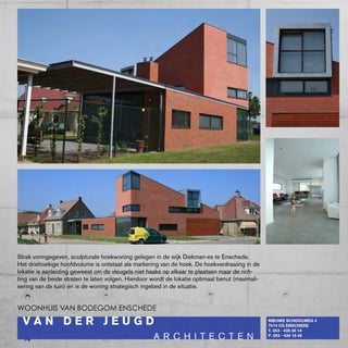 Strak vormgegeven, sculpturale hoekwoning gelegen in de wijk Diekman-es te Enschede.
Het driehoekige hoofdvolume is ontstaat als markering van de hoek. De hoekverdraaiing in de
lokatie is aanleiding geweest om de vleugels niet haaks op elkaar te plaatsen maar de rich-
ting van de beide straten te laten volgen. Hierdoor wordt de lokatie optimaal benut (maximali-
sering van de tuin) en is de woning strategisch ingebed in de situatie.


woonhuis van bodegom enschede
 