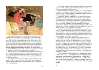 21
No me gustaría ni pensar en un posible rescate en “l 41”.
Por suerte, consigo salir por mi propio pie en una carrera fre-
nética; pues no sé con certeza si estoy bien del todo. Me dolía
mucho el hombro izquierdo y sangraba un poco por la cara.
Pero al n llego al exterior, me tumbo en el suelo bajo el goteo
de las hayas y los avellanos y respiro fuertemente el aire de la
calle, lo saboreo. En este momento noto más las magulladuras
que, por suerte, han quedado en susto: “ h r est
nd d n n e escatad poca h ra ”. La
carrera ha nalizado y entiendo entonces que, de momento, no
ha llegado mi hora. Entiendo que hoy no era el día.
Aquella piedra pudo matarme, pero no fue así. Quizá el des-
tino, la suerte, o a saber. Pero no, no era mi momento, aunque
no fui capaz de entenderlo hasta haber puesto los pies en la
calle y desconecté ese sistema de alarma que automáticamen-
te se había activado.
Una vez oí que cada uno tenemos nuestra piedra: puedes
pasar al lado de ella, y no verla. Puede que nunca pases por
delante. Hasta puede que caiga y no te dé. Pero todos tene-
mos nuestra piedra…
22
Con este accidente se sumaba el tercero en la corta explo-
ración de la TB-41. Parece que intentaba protegerse de noso-
tros, como si guardase algún secreto.
Primero los dientes de Diana, luego la roca que casi aplasta
a Ricardo y, por último, “ e r ”, que casi me aplasta la
cabeza. Esto te hace plantearte si realmente merece la pena, si
realmente te gusta estar allí abajo…
Es evidente que hay que extremar las preocupaciones y
el respeto por esta cueva que, de momento, no para de dar
muestras de sus defensas y su agresividad; aún hoy, después
de muchos años, sigo teniendo miedo. Aún me aprieto fuerte
contra mí mismo cada vez que oigo el sonido de una piedra
caer. Pero había que elegir: miedo o espeleo. Y había que
sobreponerse al miedo. La lógica del corazón y el espíritu elegía
espeleo: TB-41. Pues el camino del corazón, aunque no suele ser
el más sencillo, sí suele optar por el más bello.
Al poco tiempo estábamos bajando de nuevo a la TB-41, y
mi único objetivo era aquel pozo. Pero, con sinceridad, ya no
me interesaba realmente dónde acabaría aquel pozo. Yo iba
directamente en busca de mi piedra, que me provocaba más
curiosidad que la posible continuación del pozo (el cual, al nal,
resultó cegarse unos metros más abajo).
Atacando con decisión, aunque no sin temor, pues la
lección estaba bien aprendida, decidimos tomar un camino
alternativo al del suceso. Conseguimos bajar por un estrecho
agujero paralelo al “p z la es ra ia ” y dar a la base
del mismo y, a pesar de presentar varias incógnitas por mirar, lo
único que busqué nada más tocar suelo fue la roca que poco
tiempo atrás intentó matarme. Ahí estaba, ahora en el suelo y
sin poder alguno para hacerme daño. Cascada y magullada
por los golpes contra las paredes, ahí estaba. Pero la cueva
estaba llena de ellas: empotradas, colgadas en las repisas con
completo equilibrio.
“… u ho r mo no mo igado pas
nt la ca a u nt nd , s nd
u l l ra i e i r r esto
m nt e esc ro . S n n -
i e h , b j , p esto p zo : e
l n i p l e p ns ida v p
b j .
 