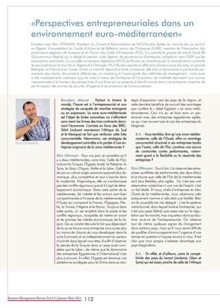 Business Management Review Vol.1(1), Janvier-Mars 2011
112
Boualem Aliouat : Partout à travers le
monde, l’heure est à l’entrepreneuriat et aux
stratégies de conquête de marchés émergents
ou en expansion. La zone euro-méditerranée
est l’objet de fortes convoitises où s’affrontent
sans merci les firmes des trois continents domi-
nant l’économie. L’arrivée en force des BRIC-
SAM (incluant maintenant l’Afrique du Sud
et le Mexique) ne fait que renforcer cette lutte
concurrentielle. Néanmoins, ces stratégies de
développement sont-elles à la portée d’une en-
treprise originaire de la zone méditerranée ?
Slim Othmani : Pour ma part, je considère qu’il
y a deux méditerranées, voire trois. Celle de l’Est,
incluant la Turquie, l’Égypte, Israël, la Palestine, la
Syrie, le Liban, Chypre, Malte et la Lybie. Celle-ci
de par sa culture anglo-saxonne apparaît plus dy-
namique, plus compétitive et veut s’inscrire dans
la modernité. Pragmatique, elle ne s’embarrasse
pas des conflits régionaux quand il s’agit de déve-
loppement économique. Dans cette partie de la
méditerranée, les intérêts et les actions sont bien
compartimentés à l’inverse de la méditerranée de
l’Ouest qui comprend la France, l’Espagne, l’Ita-
lie, la Tunisie, l’Algérie et le Maroc. Toujours dans
cette partie, on est empêtré dans le passé et les
conflits régionaux, incapable de mettre en avant
et de prioriser les intérêts économiques de la ré-
gion. De ce constat découle le fait que dépendant
de la où se trouve votre entreprise vous aurez plus
ou moins de chance de vous développer dans la
zone Euromed, et ce indépendamment du secteur
d’activité dans lequel vous êtes. Il suffit d’observer
la percée de la Turquie dans un pays aussi com-
plexe que la Lybie ; de même que le dynamisme
des entreprises Égyptiennes à l’international n’est
plus à prouver. En effet, l’Egypte est devenue une
plateforme privilégiée pour la Chine dans sa stra-
tégie d’expansion vers les pays de la région, et
cette dernière bénéficie de surcroît des avantages
que confère le « label Egyptien » en zone médi-
terranéenne. Ceci n’a pu se faire sans un par-
tenariat avec des entreprises égyptiennes agiles,
ce qui n’est souvent pas le cas des entreprises du
Maghreb.
B.A. : Vous semblez dire qu’une zone méditer-
ranéenne, celle de l’Ouest, offre un avantage
concurrentiel structurel à ses entreprises tandis
que l’autre, celle de l’Est, constitue une source
de contraintes contre performantes, notam-
ment quant à la flexibilité ou la réactivité des
entreprises ?
Slim Othmani : Tout à fait, j’ai observé des entre-
prises qualifiées de performantes des deux blocs
et je trouve que celle de l’Est de la méditerranée
sont plus flexibles, plus agiles. Ce n’est pas une
observation subjective ni une vue de l’esprit, c’est
un fait établi. Et nous, chefs d’entreprises du bloc
Ouest de la méditerranée, nous observons cela
stoïquement comme si cela était une fatalité. Bien
sur le coupable est vite désigné : c’est le système
institutionnel, dans lequel évolue l’entreprise, qui
n’est pas assez libéral, pas assez axé sur la régu-
lation par le marché, trop inquisiteur dans sa doc-
trine vis-à-vis de l’entrepreneuriat. On observe
tout de même quelques signes de changement
dans certains pays, mais qu’il nous serait difficile
de qualifier d’encourageants tant l’urgence d’une
remise en question s’impose encore à nous. Il est
clair que mon propos s’adresse davantage aux
pays Maghrébins.
B.A. : En effet, et d’ailleurs, outre la compé-
titivité des pays du Levant (Jordanie, Liban et
Syrie) qui est assez proche de celle de l’Afrique
«Perspectives entrepreneuriales dans un
environnement euro-méditerranéen»
Entretien avec Slim OTHMANI, Président du Conseil d’Administration de NCA-Rouiba, leader du marché des jus de fruit
en Algérie. Vice-président du Cercle d’Action et de Réflexion autour de l’Entreprise (CARE), membre de l’Association des
producteurs algériens de boissons et du Forum des Chefs d’Entreprises (FCE), il a présidé le groupe de travail Goal 08
(Gouvernance Algérie) qui a rédigé le premier code algérien de gouvernance d’entreprise, adopté en mars 2009 par les
associations patronales. La nouvelle conserverie algérienne (NCA) de Rouiba se caractérise par la diversification constante
de ses produits sur le marché en Algérie et à l’étranger. NCA Rouiba exporte en effet dans plusieurs pays africains, en grande
Bretagne, en France et en Suisse. Outre un marché régional en forte croissance, elle doit ce dynamisme à une écoute per-
manente des clients, des produits différenciés, un marketing à l’avant-garde des méthodes de management ; mais aussi
à des investissements colossaux pour la mise à niveau de l’entreprise et l’acquisition de matériels répondant aux normes
internationales à la hauteur des perspectives d’une firme qui se présente d’abord comme étant une entreprise citoyenne de
par le respect des normes de sécurité, d’hygiène et de protection de l’environnement.
Slim OTHMANI
 