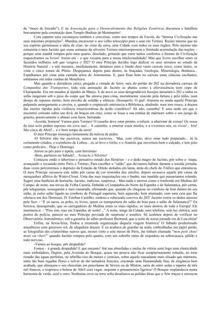 de “moço de forcado”). E na Associação para o Desenvolvimento das Religiões Esotéricas discursou e batalhou
bravamente pela construção dum Templo Budista de Montmartre!
Com espanto meu recomeçou também a conversar, como nos tempos de Escola, da “famosa Civilização nas
suas máximas proporções”. Mandou encaixotar o seu velho telescópio para o usar em Tormes. Receei mesmo que no
seu espírito germinasse a idéia de criar, no cimo da serra, uma Cidade com todos os seus órgãos. Pelo mesmo não
consentia o meu Jacinto que essas semanas da silvestre Tormes interrompessem a ilimitada acumulação das noções –
porque uma manhã rompeu pelo meu quarto, desolado, gritando que entre tantos confortos e formas de Civilização
esquecêramos os livros! Assim era – e que vexame para a nossa Intelectualidade! Mas que livros escolher entre os
facundos milhares sob que vergava o 202? O meu Príncipe decidiu logo dedicar os seus serranos ao estudo da
História Natural - e nós mesmos, imediatamente, deitamos para o fundo dum vasto caixote novo, como lastro, os
vinte e cinco tomos de Plínio. Despejamos depois para dentro, às braçadas, Geologia, Mineralogia, Botânica...
Espalhamos pôr cima uma camada aérea de Astronomia. E, para fixar bem no caixote estas ciências oscilantes,
entalamos em redor cunhas de Metafísica.
Mas quando a derradeira caixa, pregada e cintada de ferro, saiu do portão do 202 na derradeira carroça da
Companhia dos Transportes, toda esta animação de Jacinto se abateu como a efervescência num copo de
Champanhe. Era em meados já tépidos de Março. E de novo os seus desagradáveis bocejos atroaram o 202 e todos os
sofás rangeram sob o peso do corpo que lhe atirava para cima, mortalmente vencido pela fartura e pelo tédio, num
desejo de repouso eterno, bem envolto de solidão e silêncio. Desesperei. O quê! Aturaria eu ainda aquele Príncipe
palpando amargamente a caveira, e, quando o crepúsculo entristecia a Biblioteca, aludindo, num tom rouco, à doçura
das mortes rápidas pela violência misericordiosa do ácido cianídrico? Ah não, caramba! E uma tarde em que o
encontrei estirado sobre um divã, de braços em cruz, como se fosse a sua estátua de mármore sobre o seu jazigo de
granito, positivamente o abanei com furor, berrando:
-Acorda, homem! Vamos para Tormes! O casarão deve estar pronto, a reluzir, a abarrotar de coisas! Os ossos
de teus avós pedem repouso em cova sua!... A caminho, a enterrar esses mortos, e a vivermos nós, os vivos!... Irra!
São cinco de Abril!... é o bom tempo da serra!
O meu Príncipe ressurgiu lentamente da inércia de pedra:
-O Silvério não me escreveu, nunca me escreveu... Mas, com efeito, deve estar tudo preparado... Já lá
certamente criados, o cozinheiro de Lisboa... eu só levo o Grilo, e o Anatole que enverniza bem o calçado, e tem jeito
como pedicuro... Hoje é Domingo.
Atirou os pés para o tapete, com heroísmo:
-Bem, partimos no Sábado!... Avisa tu o Silvério!
Começou então o laborioso e pensativo estudo dos Horários – e o dedo magro de Jacinto, pôr sobre o mapa,
avançando e recuando entre Paris e Tormes. Para escolher o “salão” que devíamos habitar durante a temida jornada,
duas vezes percorremos o depósito da Estação de Orleãs atolados em lama, atrás do chefe do Tráfico que entontecia.
O meu Príncipe recusava este salão pôr causa da cor tristonha dos estofos; depois recusava aquele pôr causa da
mesquinhez aflitiva do Water-Closet. Uma das suas inquietações era o banho, nas manhãs que passaríamos rolando.
Sugeri uma banheira de borracha. Jacinto, indeciso, suspirava... Mas nada o aterrou como o trasbordo em Medina del
Campo, de noite, nas trevas da Velha Castela. Debalde a Companhia do Norte da Espanha e de Salamanca, pôr cartas,
pôr telegramas, sossegaram o meu camarada, afirmando que, quando ele chegasse no comboio de Irun dentro do seu
salão, já outro salão ligado ao comboio de Portugal esperaria, bem aquecido, bem alumiado, com uma ceia que lhe
ofertava um dos Diretores, D. Esteban Castilho, ruidoso e rubicundo conviva do 202! Jacinto corria os dedos ansioso
pela face: - “E os sacos, as peles, os livros, quem os transportaria do salão de Irun para o salão de Salamanca?” Eu
berrava, desesperado, que os carregadores de Medina eram os mais rápidos, os mais destros de toda a Europa! Ele
murmurava: - “Pois sim, mas em Espanha, de noite!...” A noite, longe da Cidade, sem telefone, sem luz elétrica, sem
postos de polícia, parecia ao meu Príncipe povoada de surpresas e assaltos. Só acalmou depois de verificar no
Observatório Astronômico, sob a garantia do sábio professor Bertrand, que a noite da nossa jornada era de Lua-cheia!
Enfim, na Sexta-feira, findou a tremenda organização daquela viagem histórica! O Sábado predestinado
amanheceu com generoso sol, de afagadora doçura. E eu acabava de guardar na mala, embrulhadas em papel pardo,
as fotografias das criaturinhas suaves que, nesses vinte e sete meses de Paris, me tinham chamado "mon petit chou!
mont rat cheri!” quando Jacinto rompeu pelo quarto, com um soberbo ramo de orquídeas na sobrecasaca, pálido e
todo nervoso.
-Vamos ao bosque, pôr despedida?
Fomos – à grande despedida! E que encanto! Até nas almofadas e molas da vitória senti logo uma elasticidade
mais embaladora. Depois, pela Avenida do Bosque, quase me pesava não ficar sempiternamente rolando, ao trote
rimado das éguas perfeitas, no rebrilho rico de metais e vernizes, sobre aquele macadame mais alisado que mármore,
entre tão bem regadas flores e relvas de tão tentadora frescura, cruzando uma Humanidade fina, de elegância bem
acabada, que almoçara o seu chocolate em porcelanas de Sèvres ou de Minton, saíra de entre sedas e tapetes de três
mil francos, e respirava a beleza de Abril com vagar, requinte e pensamentos ligeiros! O Bosque resplandecia numa
harmonia de verde, azul e ouro. Nenhuma cova ou terra solta desalisava as polidas áleas que a Arte traçou e enroscou
 